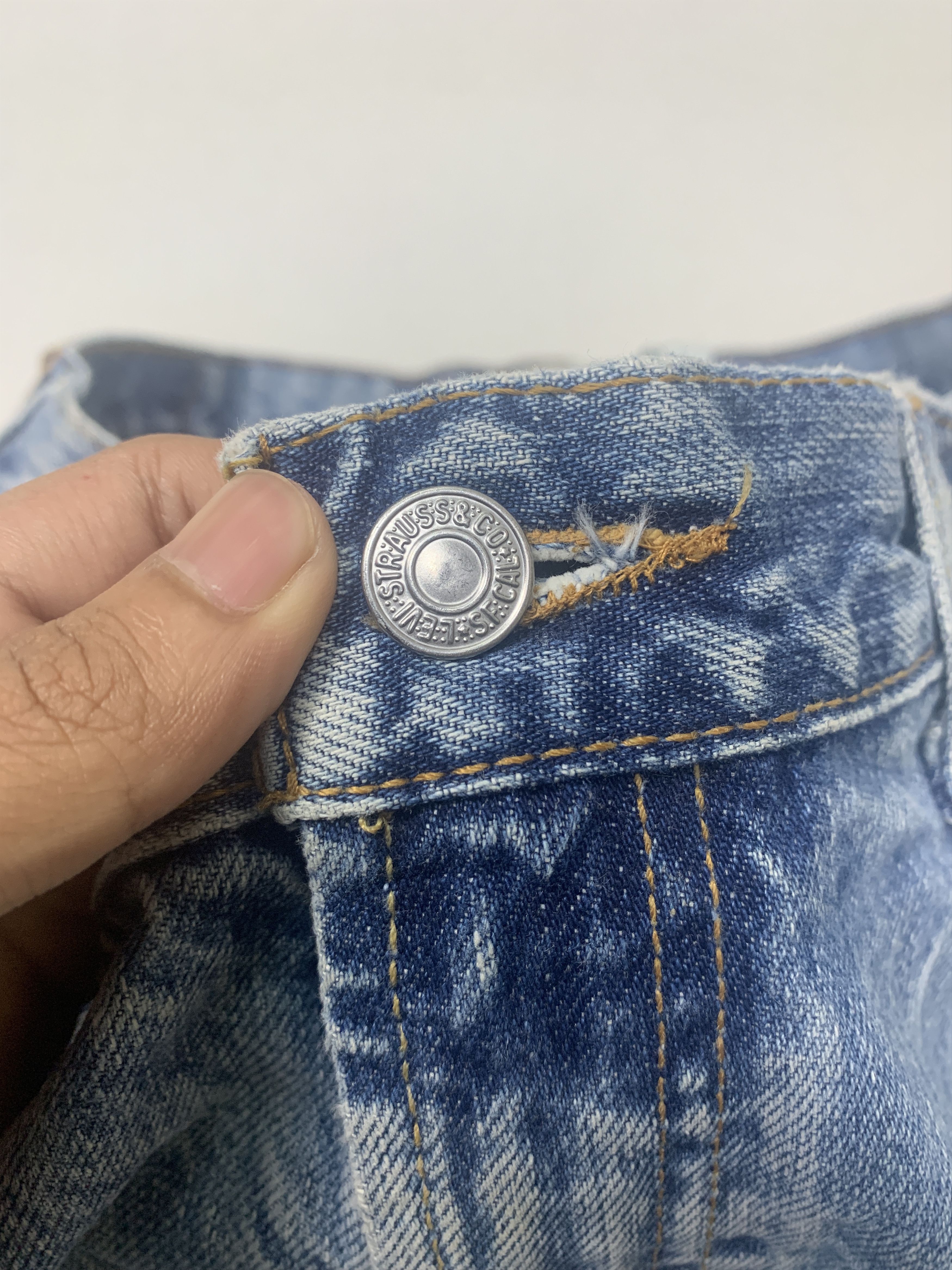 Levi's × Vintage Vintage LEVI'S 505 Distressed Faded Straight Cut Mid Wash Size US 34 / EU 50 - 13 Thumbnail