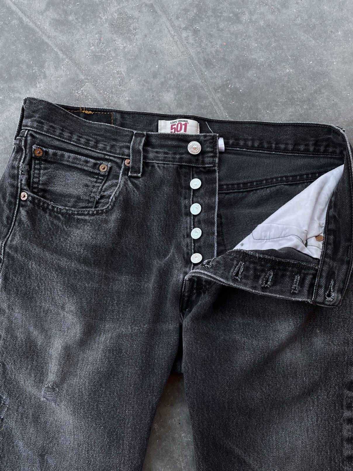 Levi's × Vintage Vintage Levi's 501 Faded Black Denim Cut Off Shorts Size US 32 / EU 48 - 2 Thumbnail