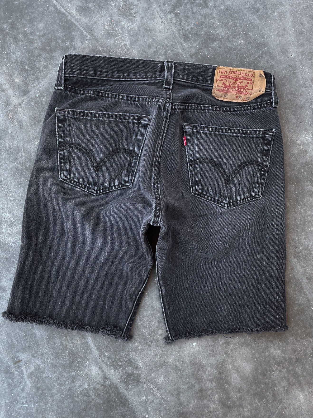 Levi's × Vintage Vintage Levi's 501 Faded Black Denim Cut Off Shorts Size US 32 / EU 48 - 3 Thumbnail