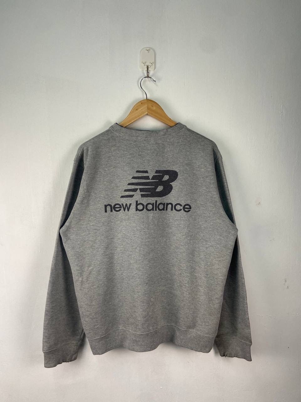 New Balance THRASHED Vintage Distressed New Balance Crewneck Sweatshirt Size US L / EU 52-54 / 3 - 1 Thumbnail