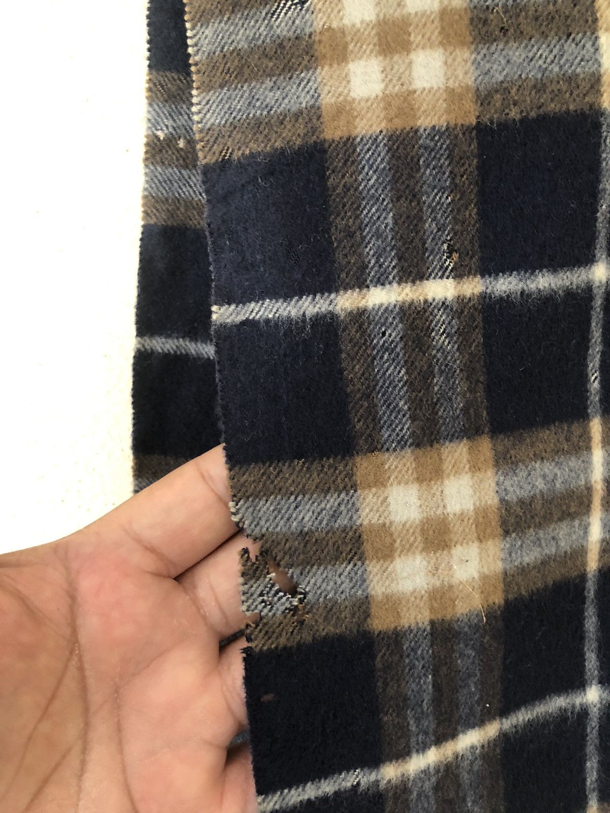 Burberry × Vintage Vintage Burberry’s Pure Cashmere Muffler Size ONE SIZE - 5 Thumbnail