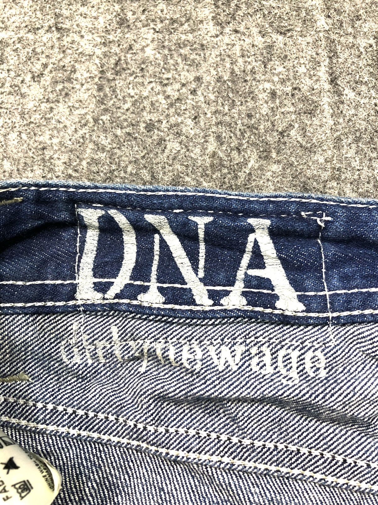 Diesel Vintage Diesel Larkee T DNA Dirty New Age Made in Italy Size US 30 / EU 46 - 6 Thumbnail