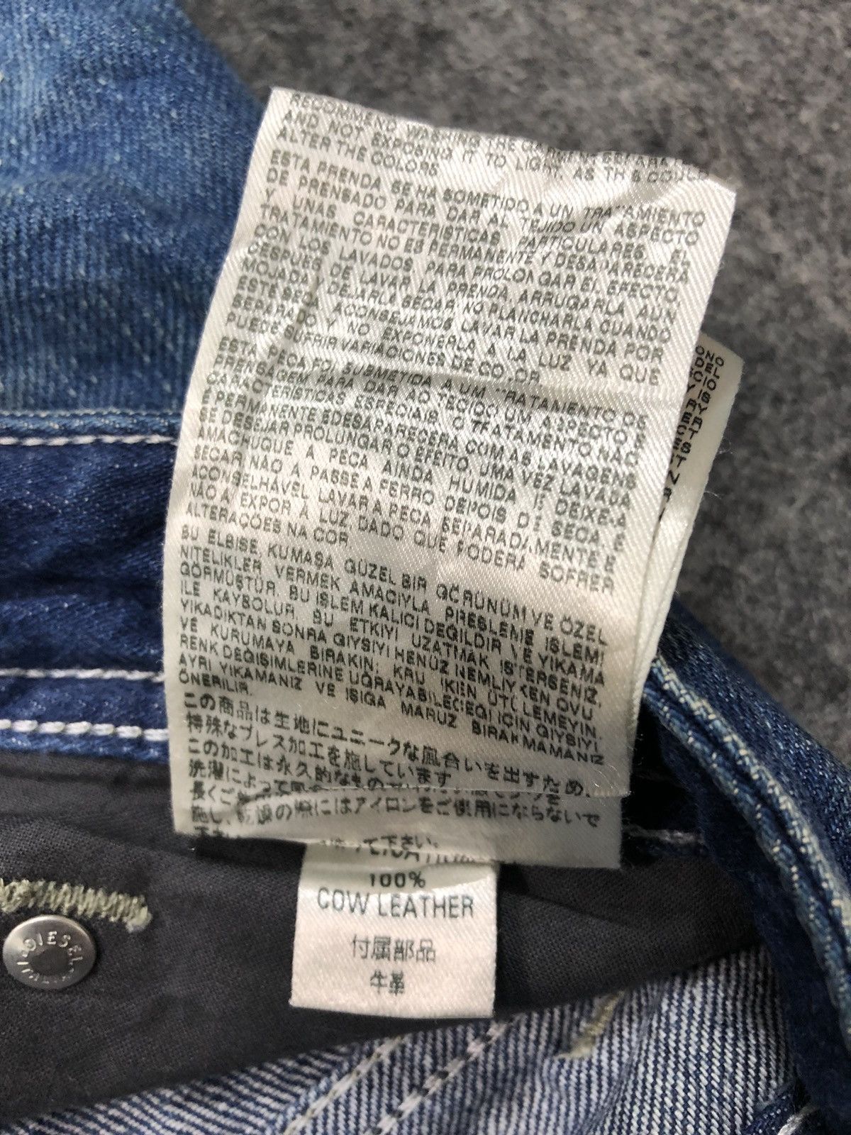 Diesel Vintage Diesel Larkee T DNA Dirty New Age Made in Italy Size US 30 / EU 46 - 10 Thumbnail
