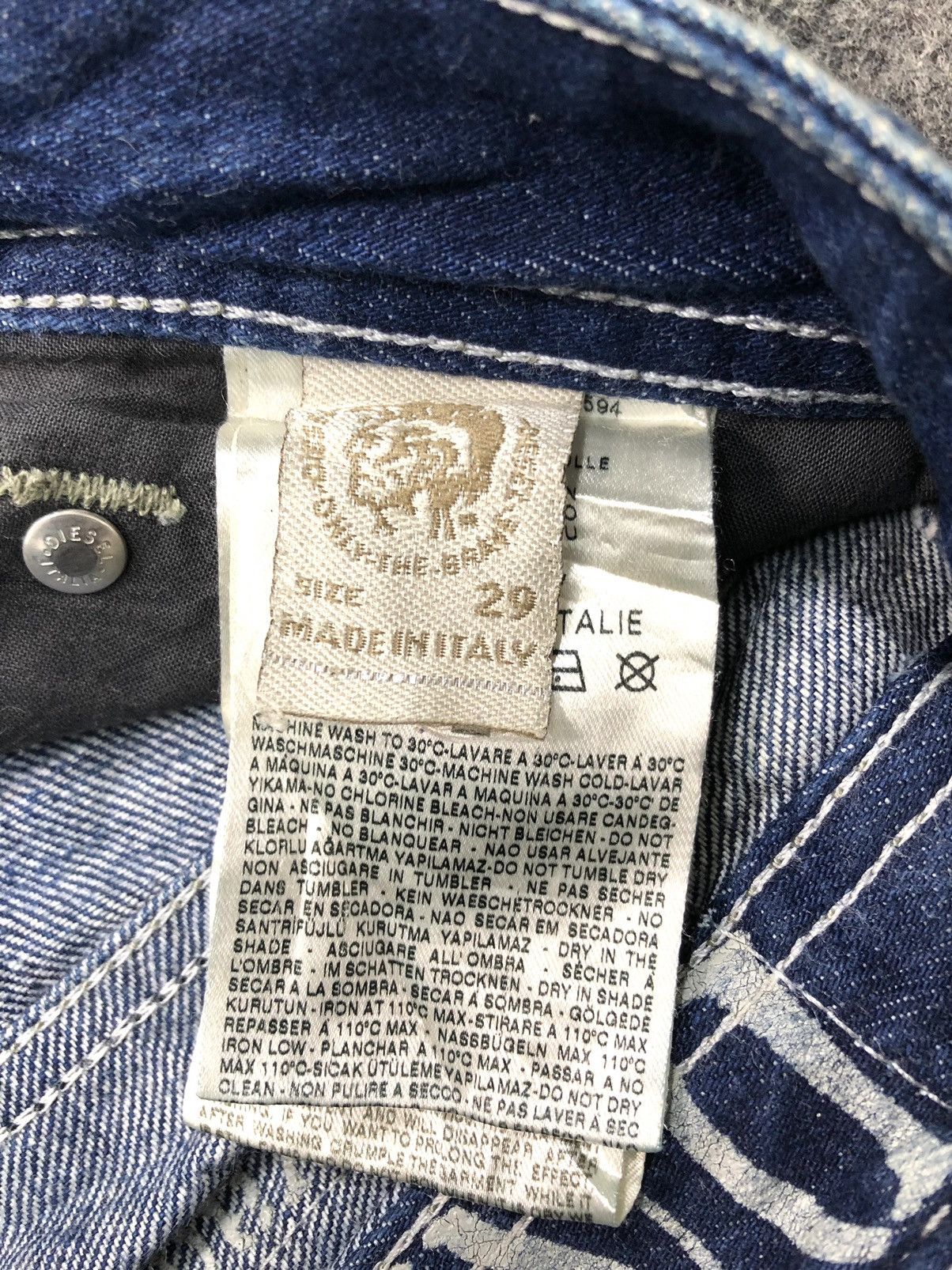 Diesel Vintage Diesel Larkee T DNA Dirty New Age Made in Italy Size US 30 / EU 46 - 7 Thumbnail