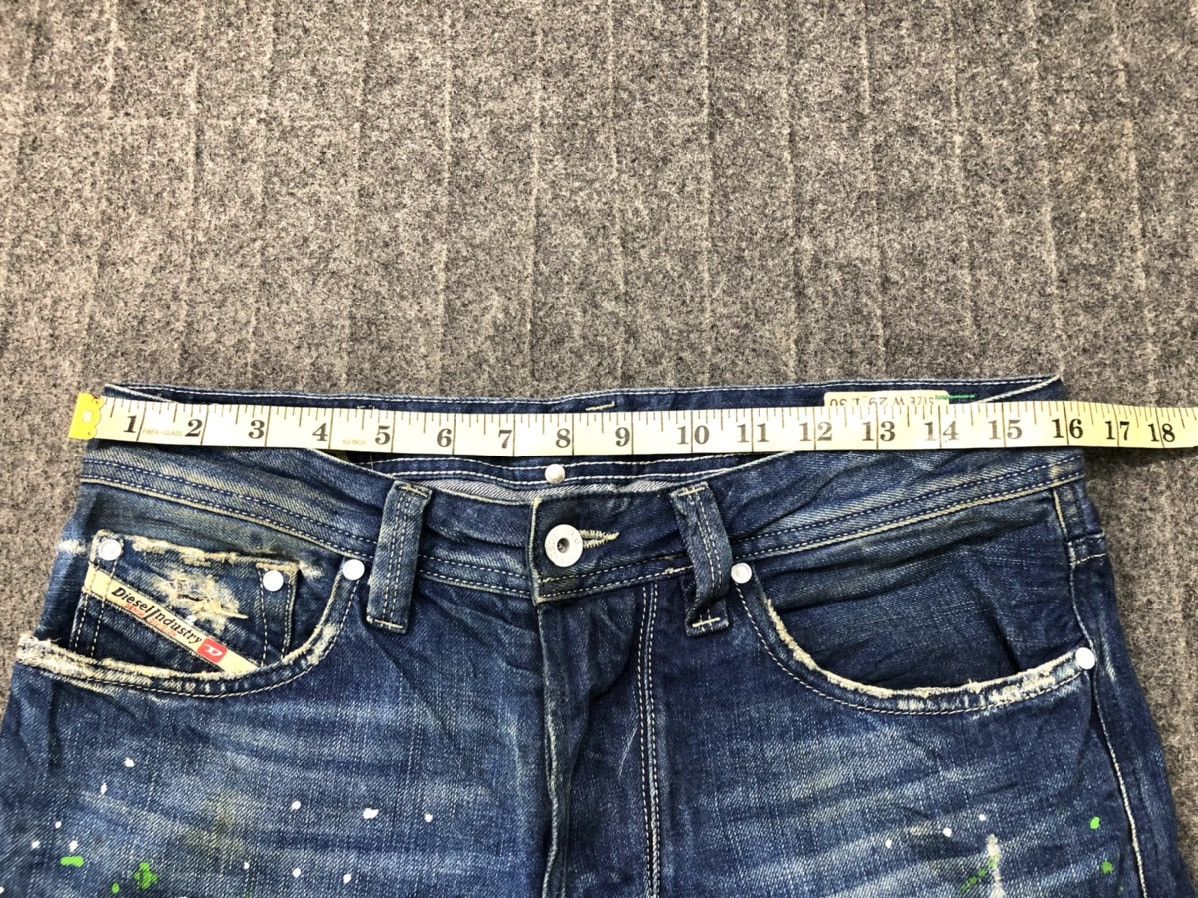 Diesel Vintage Diesel Larkee T DNA Dirty New Age Made in Italy Size US 30 / EU 46 - 11 Thumbnail