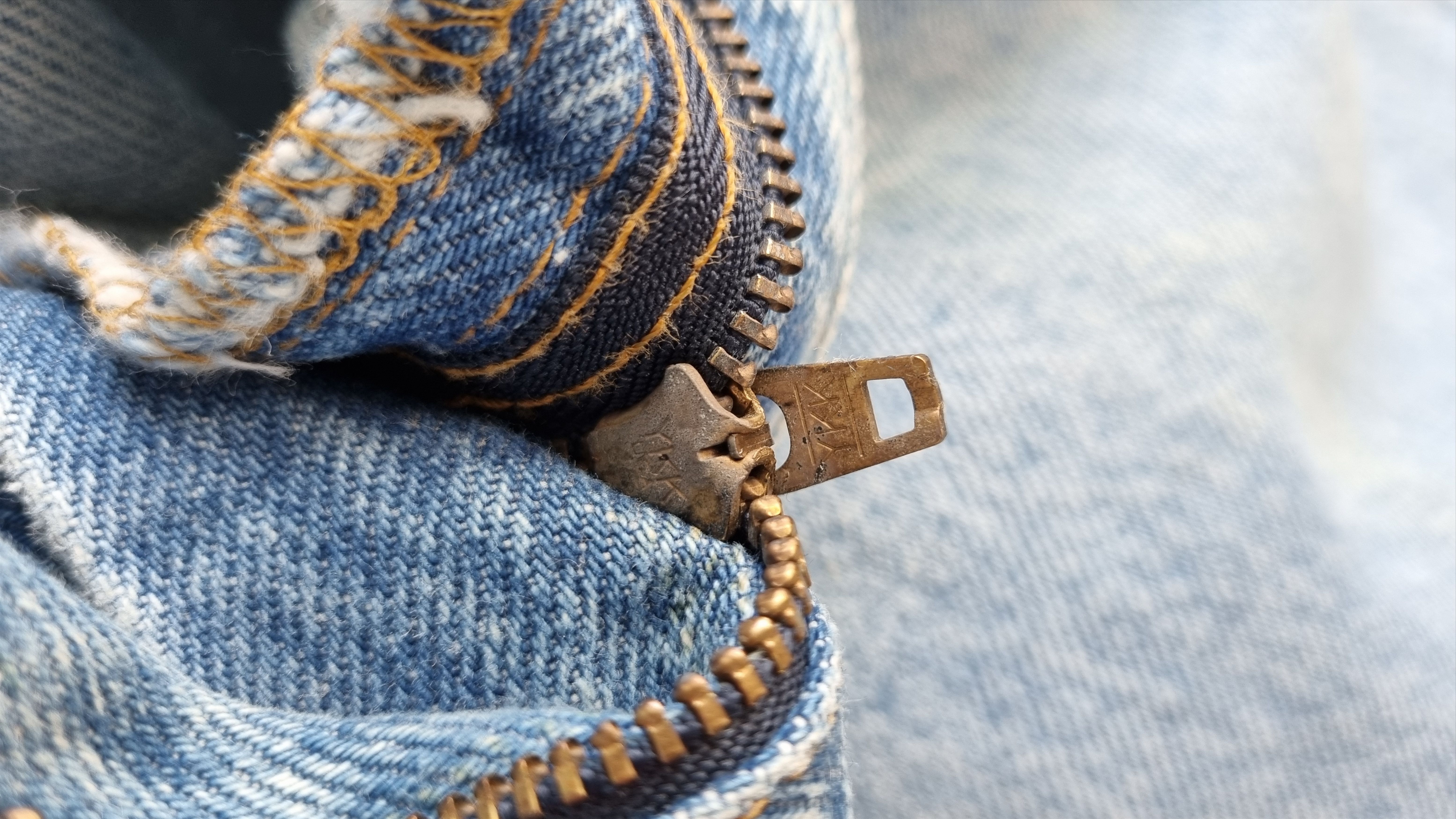 Levi's × Levi's Vintage Clothing Levis 550 faded light blue relaxed fit vintage jeans Size US 32 / EU 48 - 11 Thumbnail