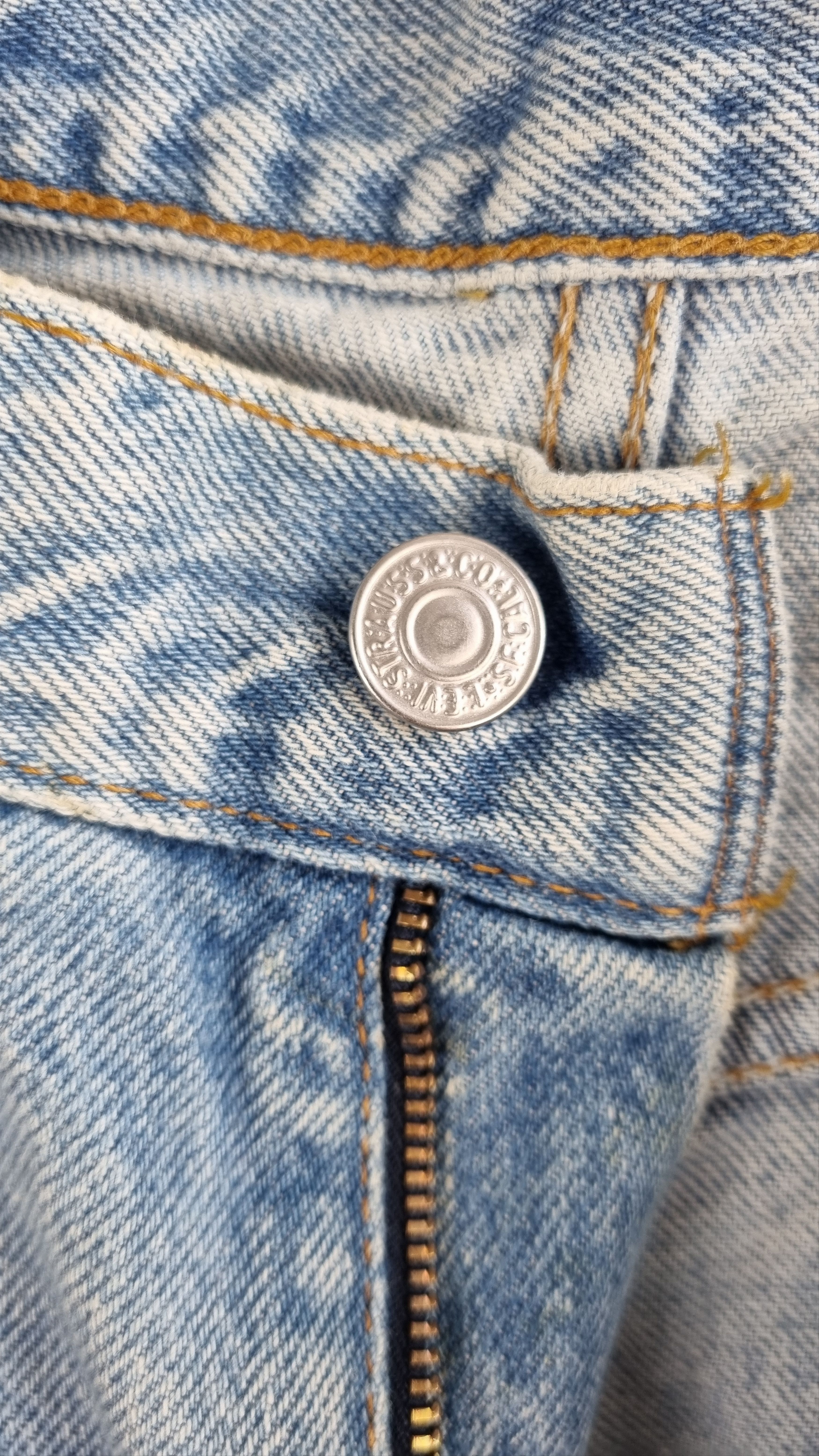 Levi's × Levi's Vintage Clothing Levis 550 faded light blue relaxed fit vintage jeans Size US 32 / EU 48 - 10 Thumbnail