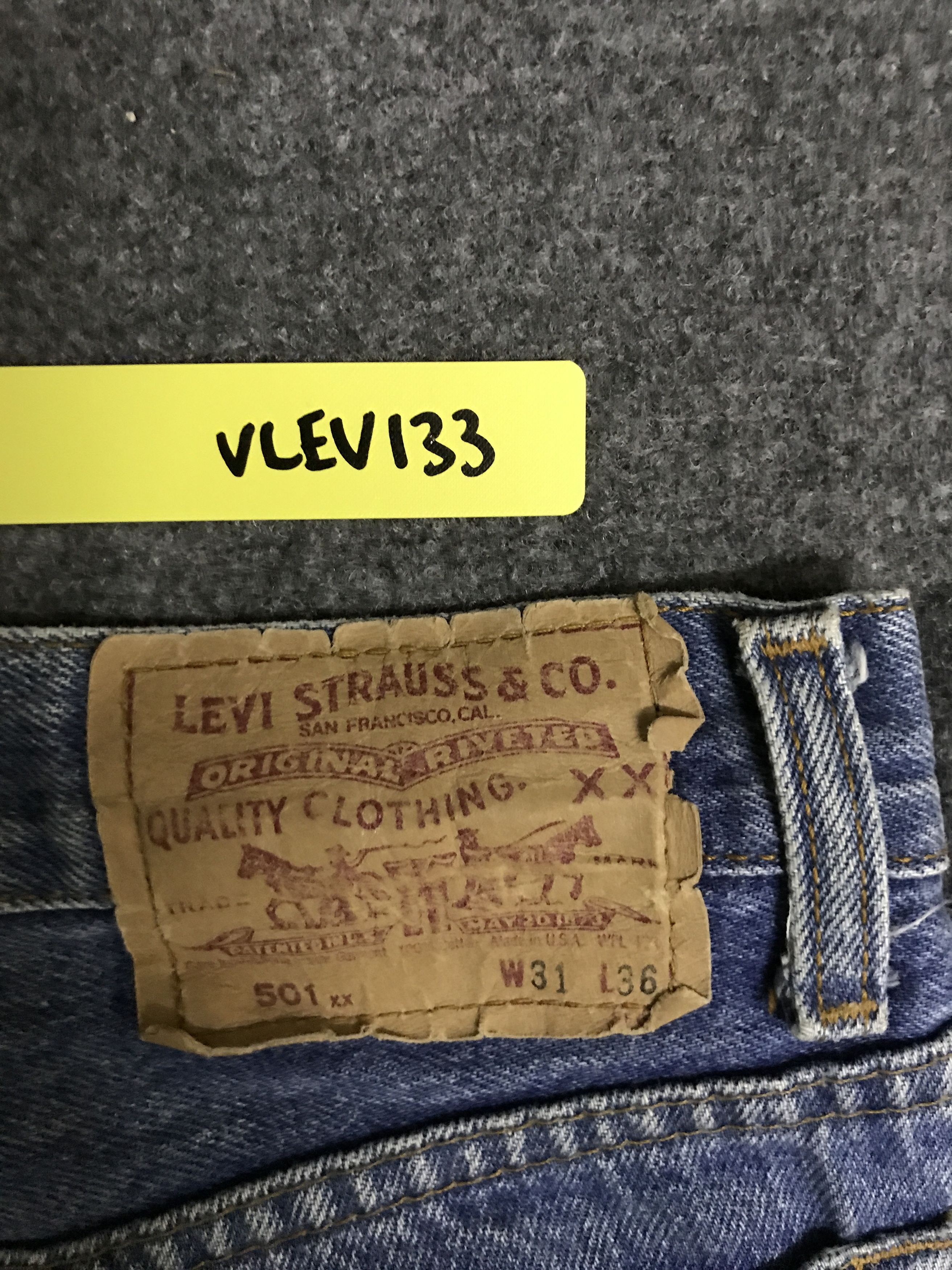 Levi's VLEV133-Vtg Levis 501xx Medium Wash Jeans Size US 29 - 18 Thumbnail
