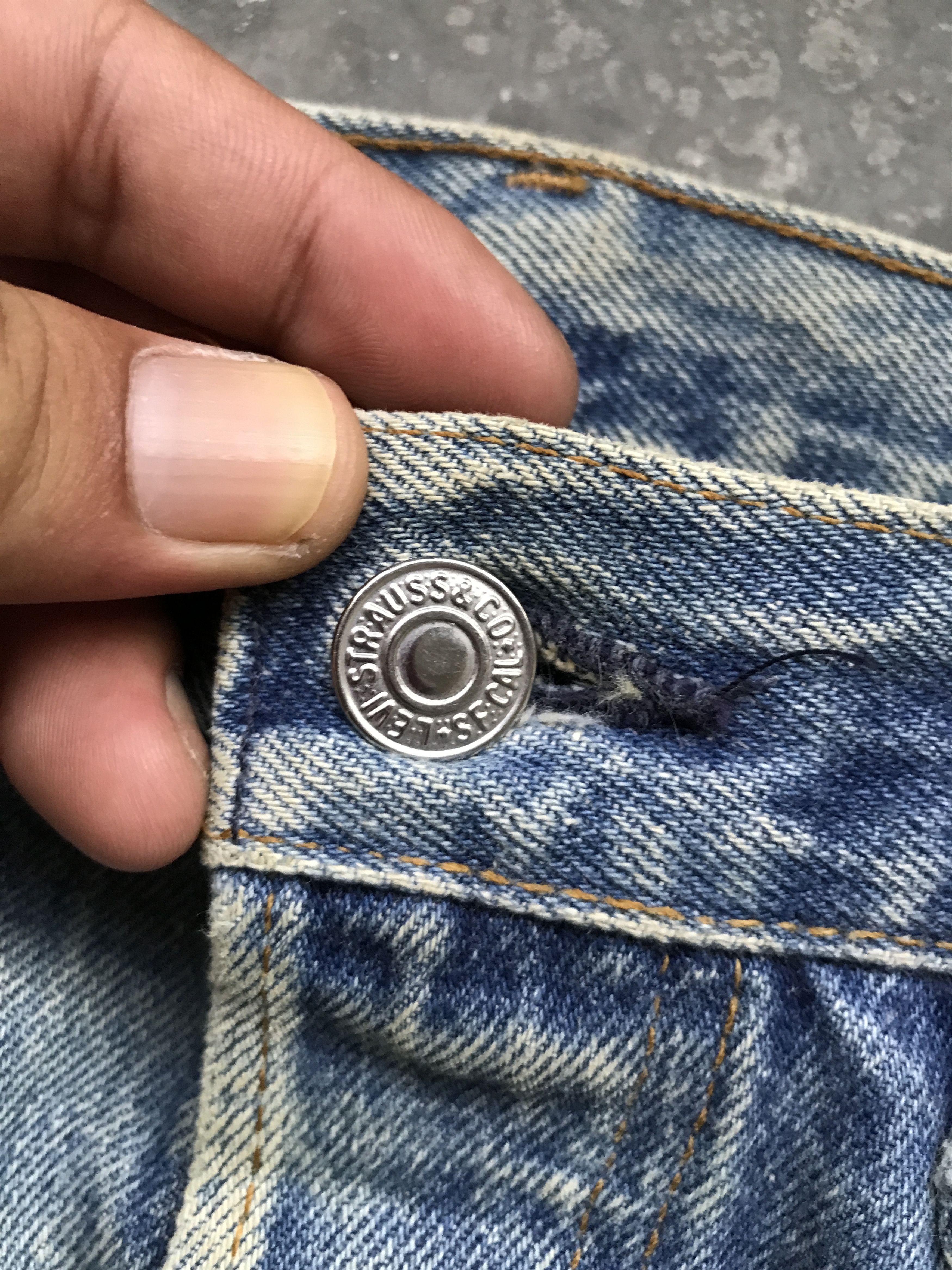 Levi's VLEV45 - Vintage 90s Levis 501xx Dirty Faded Jeans Size US 33 - 9 Thumbnail