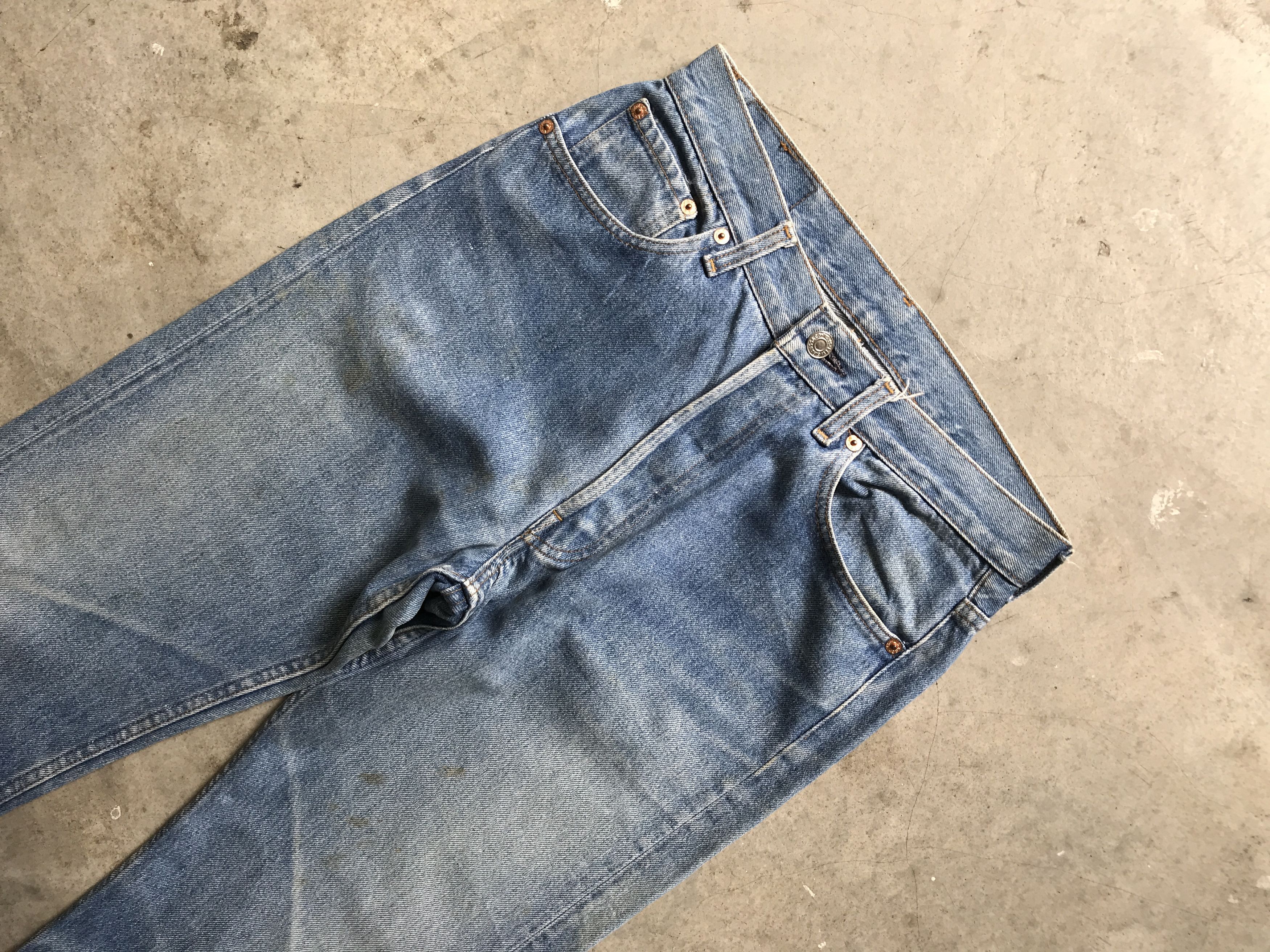 Levi's VLEV67 - Vintage Levis 501xx Light Wash Jeans Size US 28 / EU 44 - 2 Thumbnail