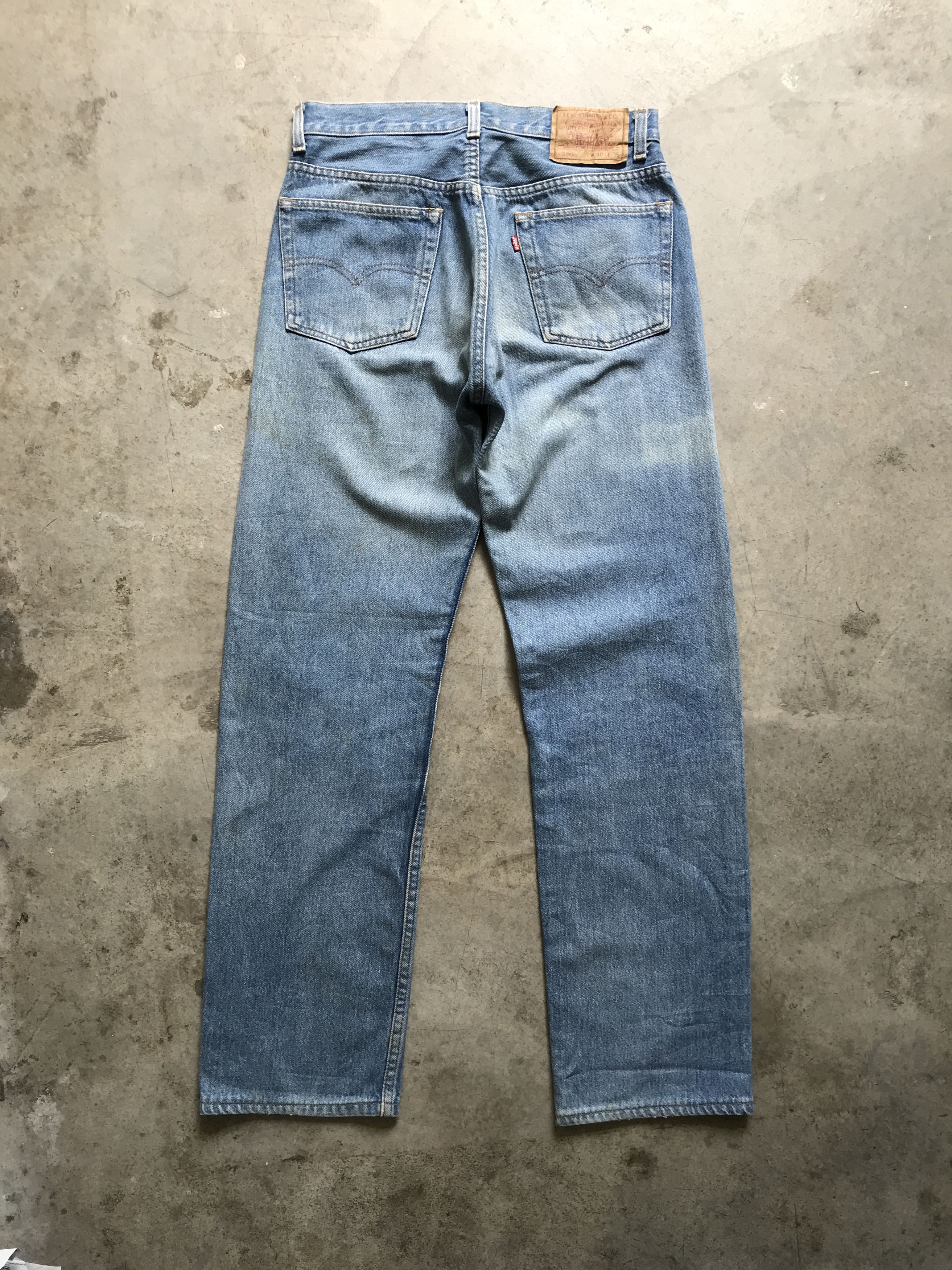 Levi's VLEV67 - Vintage Levis 501xx Light Wash Jeans Size US 28 / EU 44 - 9 Thumbnail
