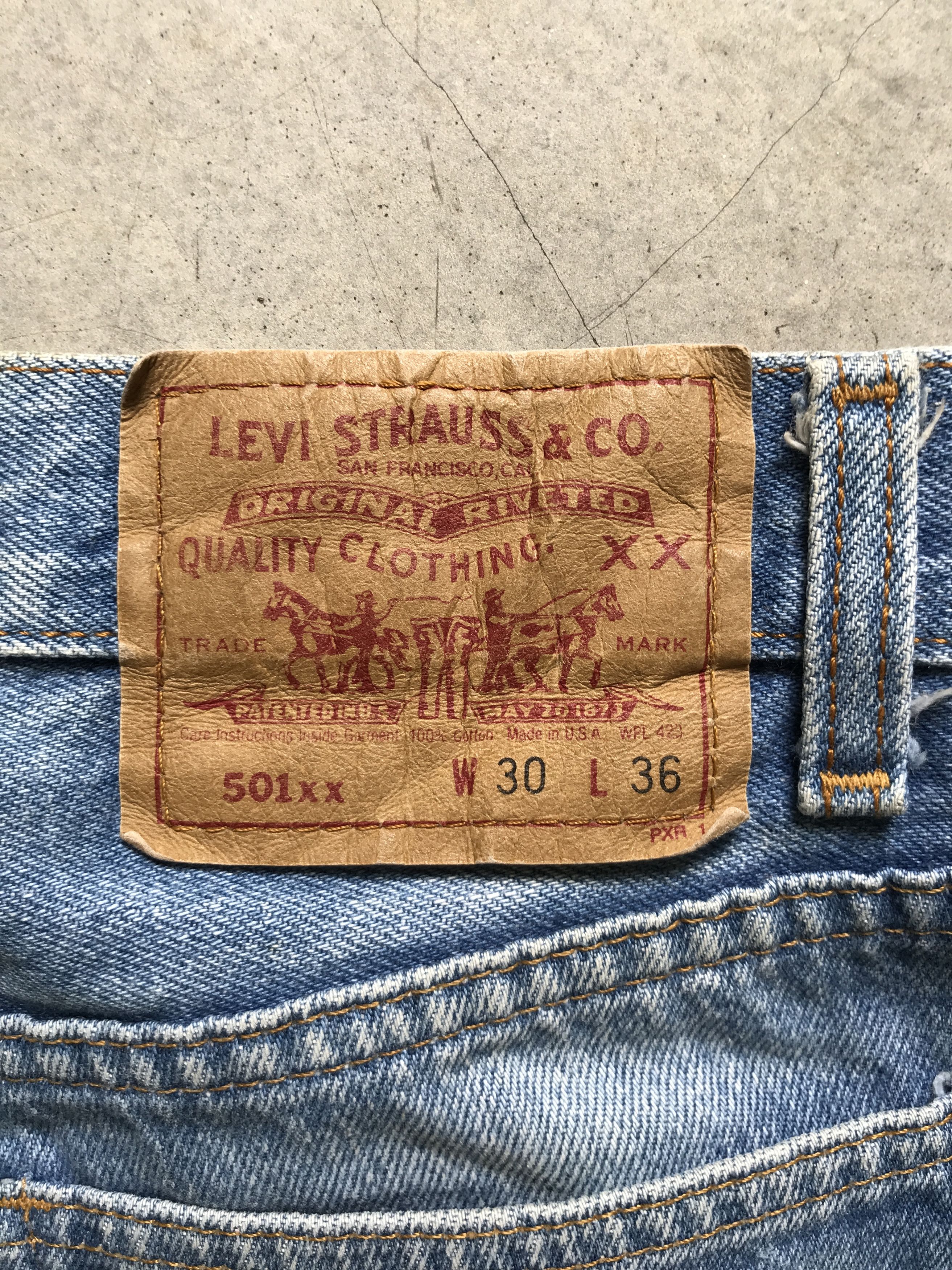 Levi's VLEV67 - Vintage Levis 501xx Light Wash Jeans Size US 28 / EU 44 - 12 Thumbnail