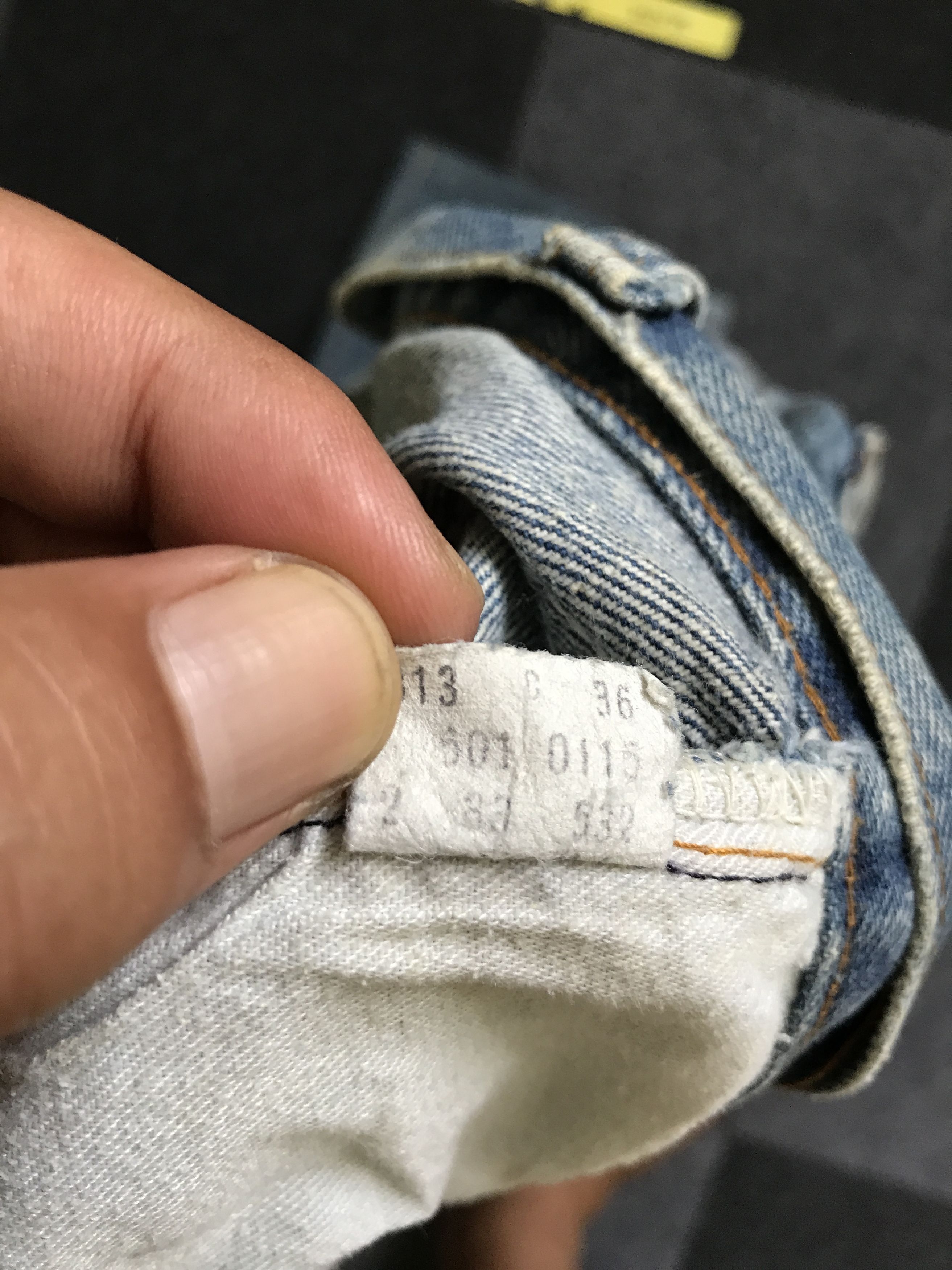 Levi's VLEV79 - Vintage Levis 501 Medium Wash Jeans Size US 31 - 14 Thumbnail