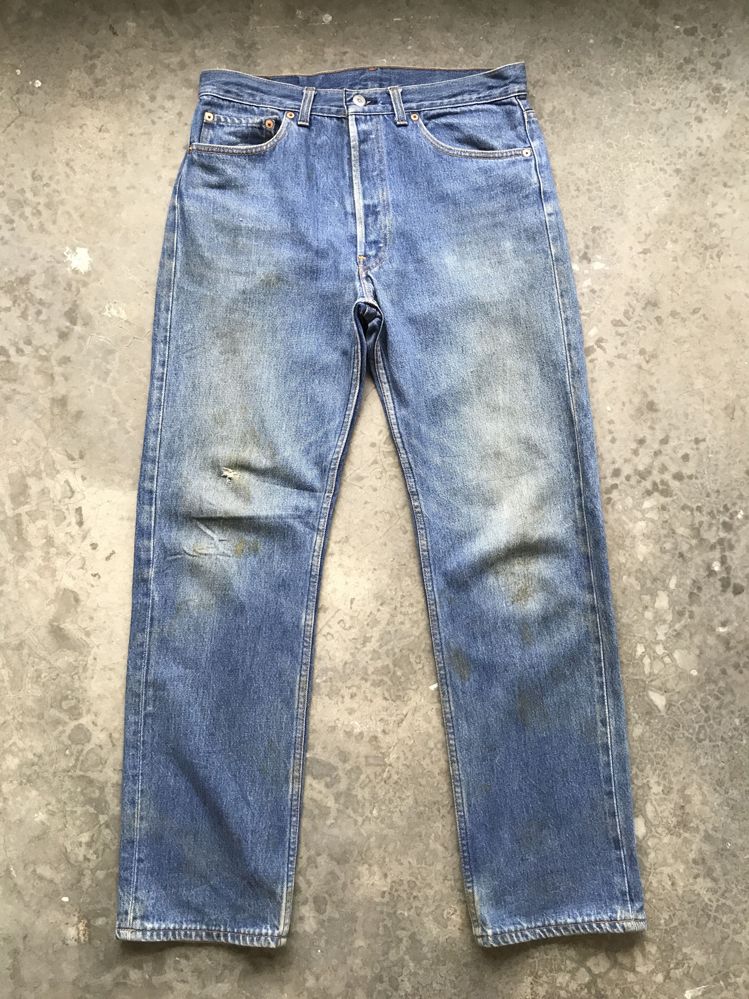 VLEV18 - Vintage 90s Blue Wash Levis 501 Denim