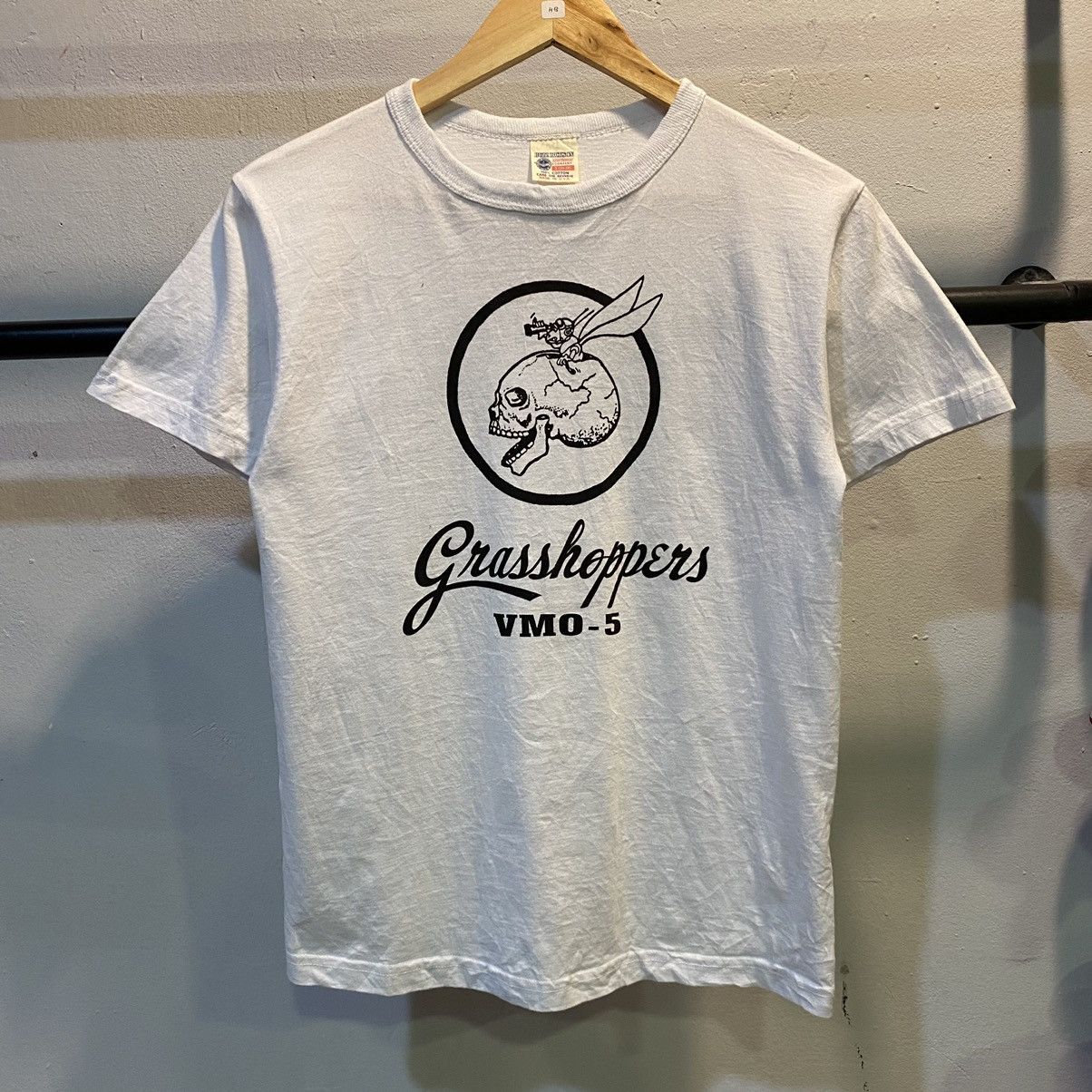 Buzz Rickson's × Toyo Enterprises Buzz Rickson “Grasshoppers VM0-5” By Toyo Enterprise Tee Size US S / EU 44-46 / 1 - 1 Thumbnail
