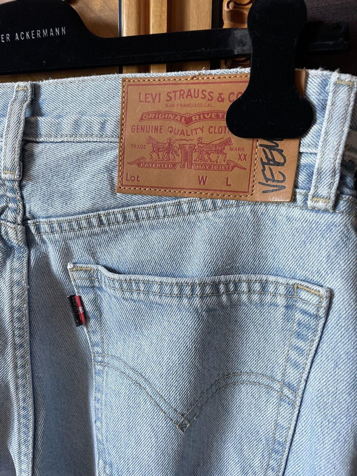 Vetements FW19 Asymmetrical Legs Graffiti Denim Size US 30 / EU 46 - 7 Thumbnail