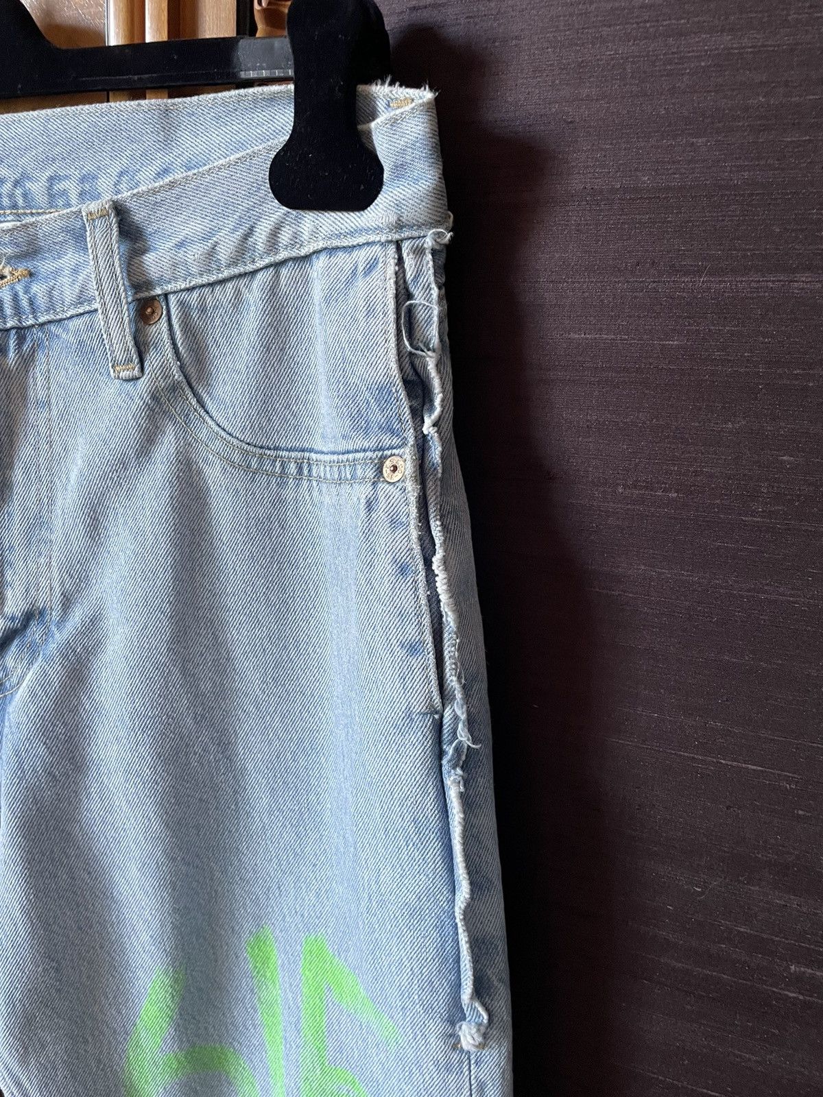 Vetements FW19 Asymmetrical Legs Graffiti Denim Size US 30 / EU 46 - 3 Thumbnail