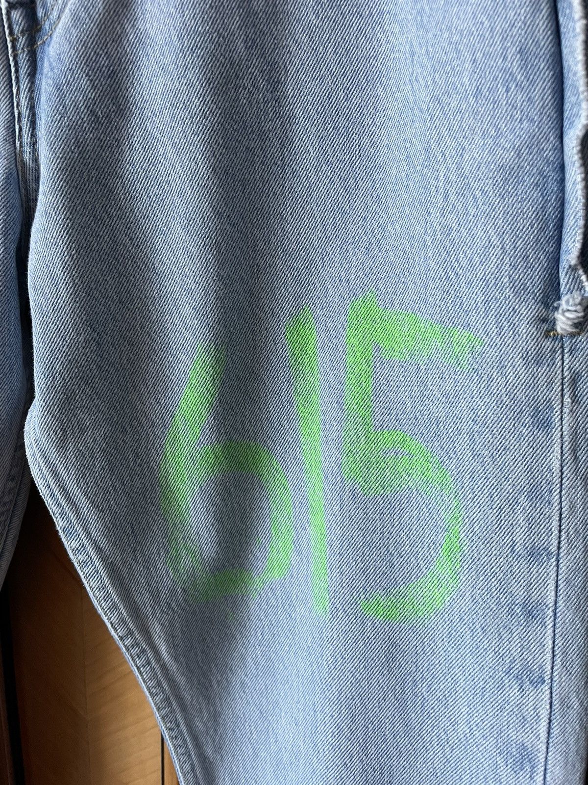 Vetements FW19 Asymmetrical Legs Graffiti Denim Size US 30 / EU 46 - 2 Thumbnail