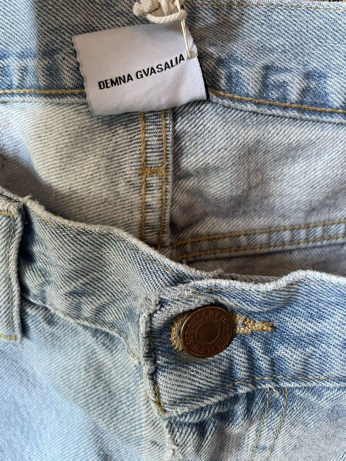 Vetements FW19 Asymmetrical Legs Graffiti Denim Size US 30 / EU 46 - 9 Thumbnail