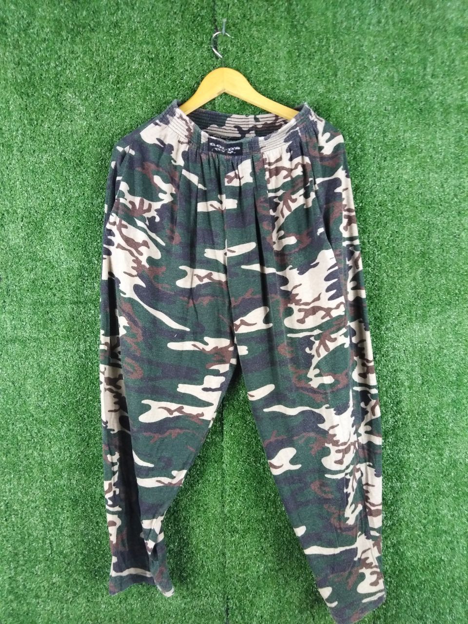 Vintage VINTAGE GOLD GYM'S CAMO SWEATPANTS 26-30 Size US 30 / EU 46 - 1 Thumbnail