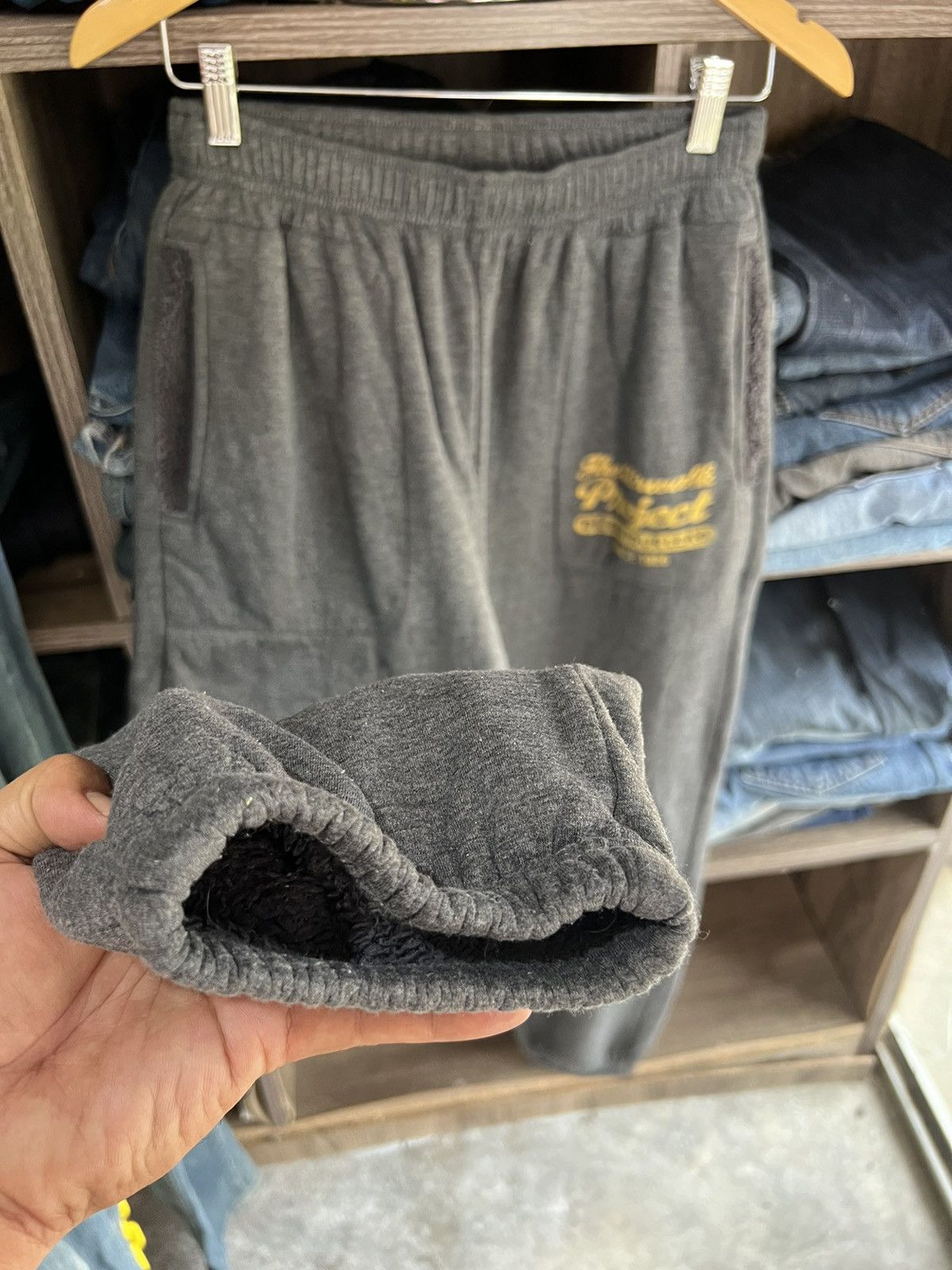 Airwalk 🔥Airwalk Faux Fur Sweatpants Jogger Size US 31 - 6 Thumbnail