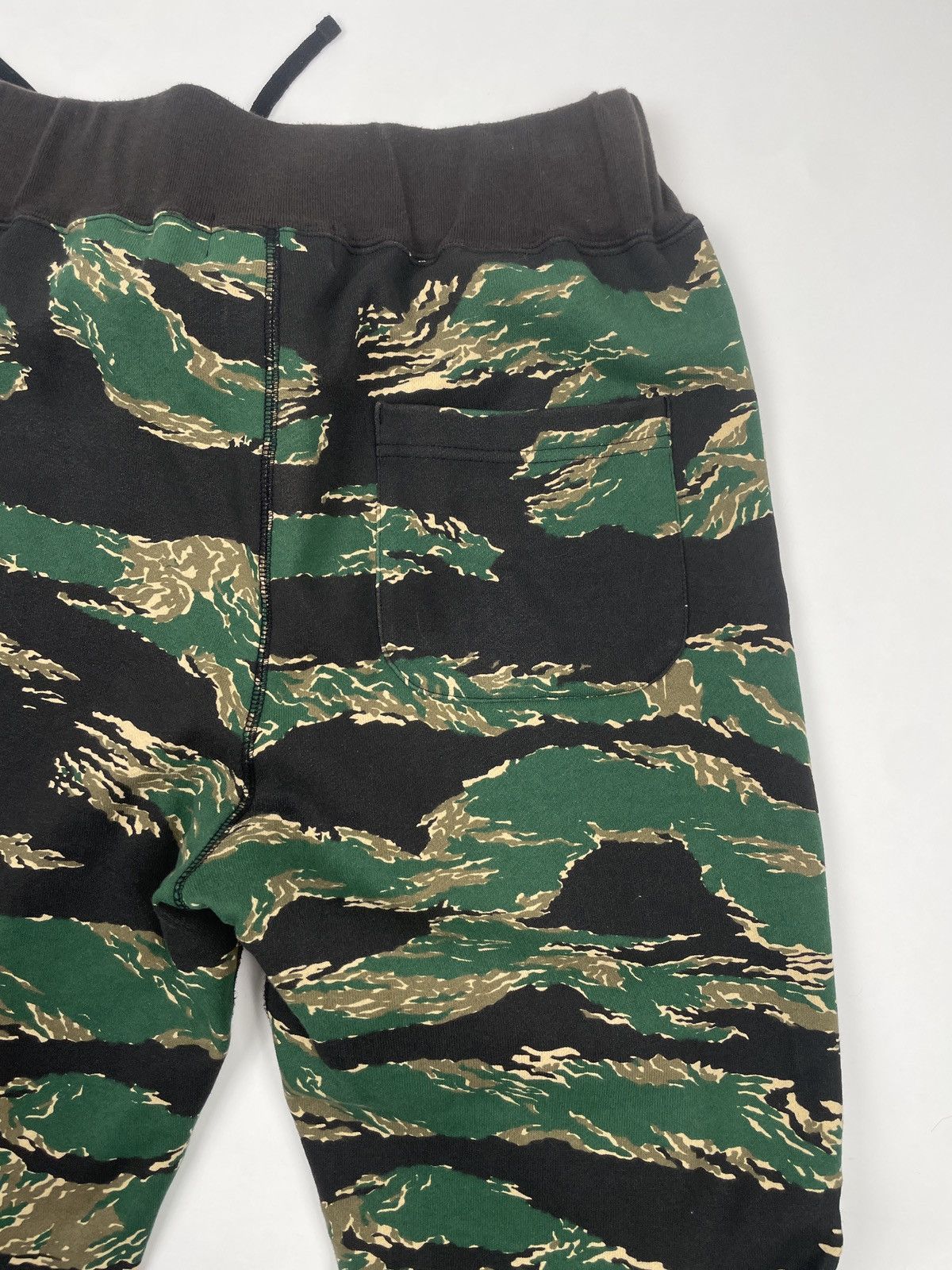Bape BAPE a bathing ape Tiger camo sweatpants joggers Size US 32 / EU 48 - 2 Thumbnail