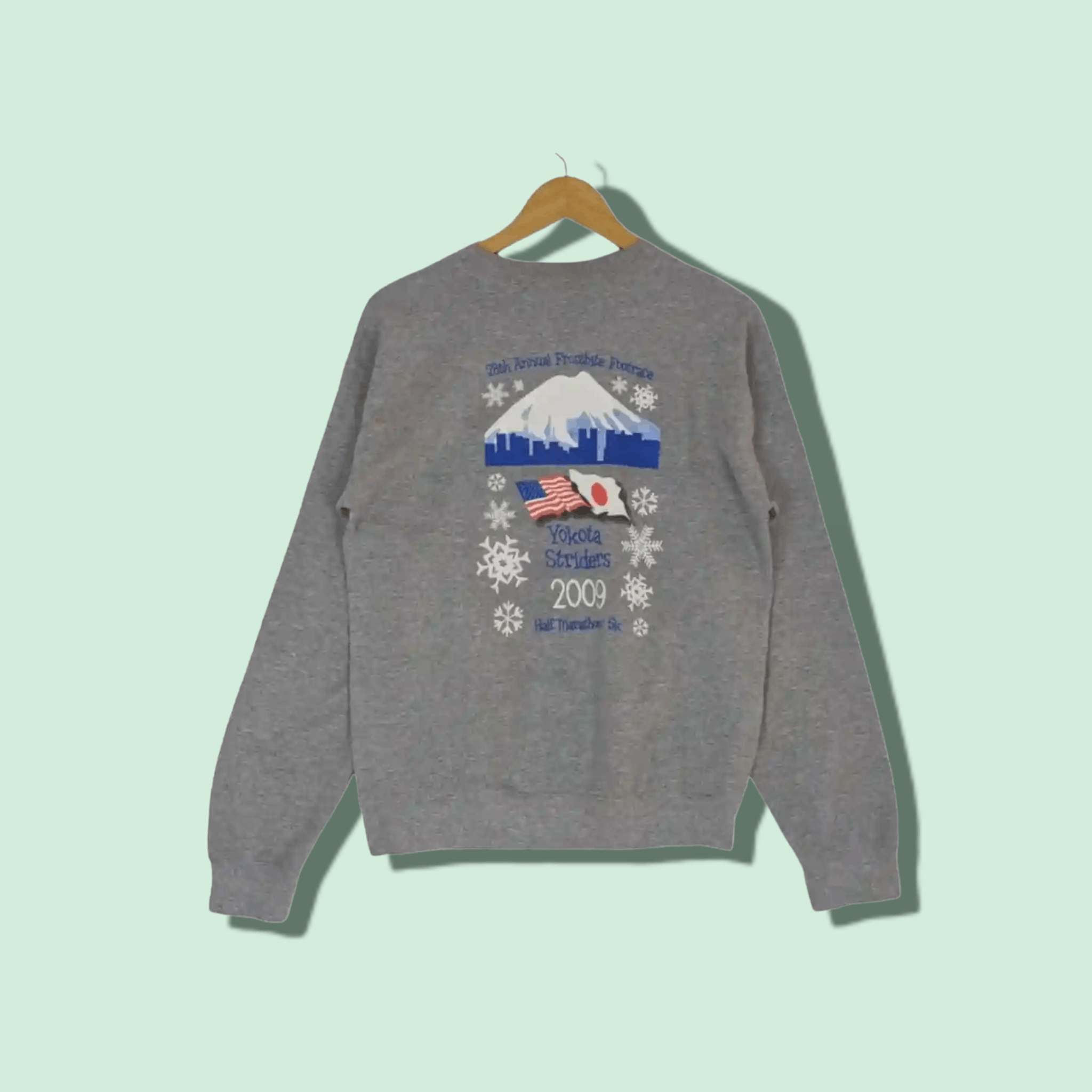 Gildan × Japanese Brand YOKOTA STRIDERS 2009 Japan Running Club Jumper Sweatshirt Size US S / EU 44-46 / 1 - 1 Thumbnail