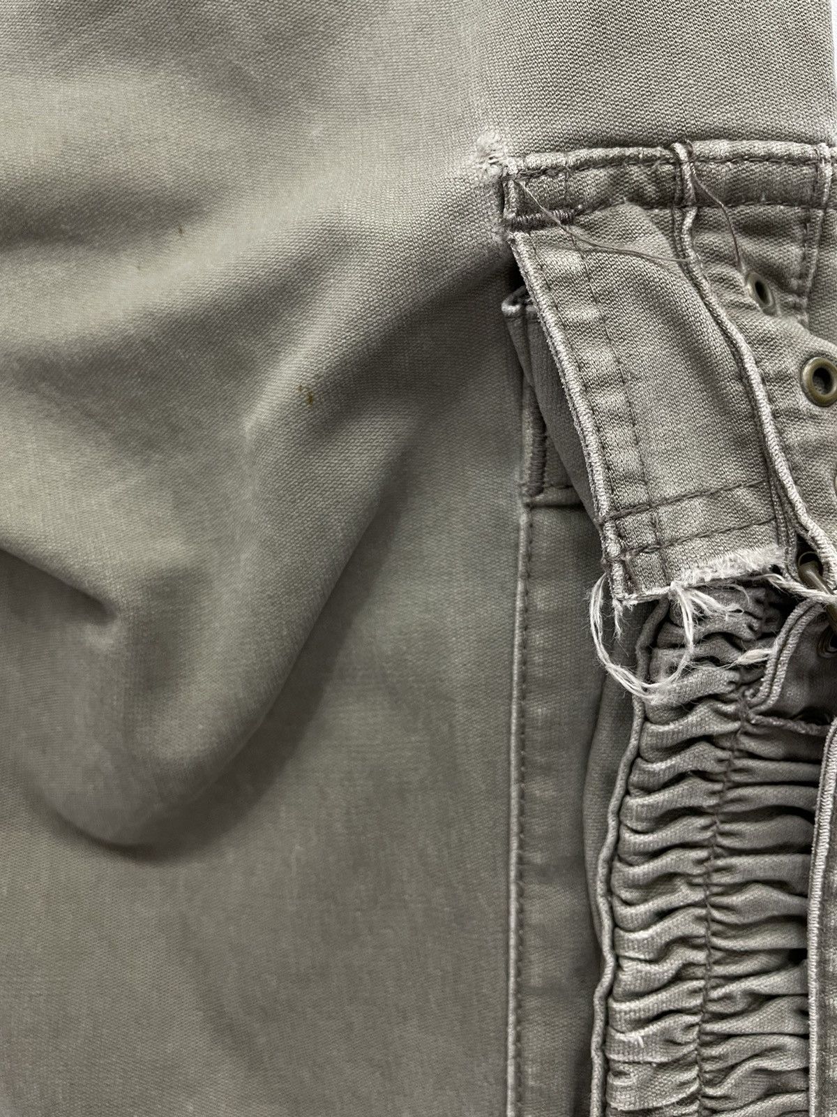 Hysteric Glamour DOPE! HYSTERIC Worn Out Bondage Petit Cargo Pants Size US 27 - 11 Thumbnail