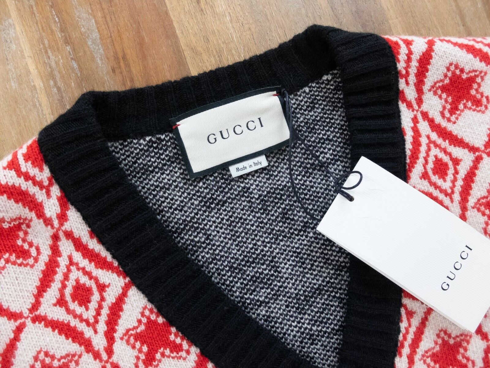 Gucci $1100 GUCCI jacquard logo wool v-neck sweater Medium Size US M / EU 48-50 / 2 - 5 Thumbnail