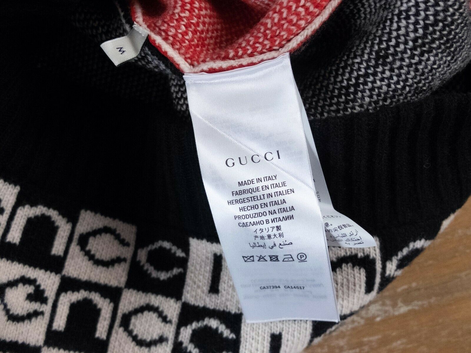 Gucci $1100 GUCCI jacquard logo wool v-neck sweater Medium Size US M / EU 48-50 / 2 - 8 Thumbnail