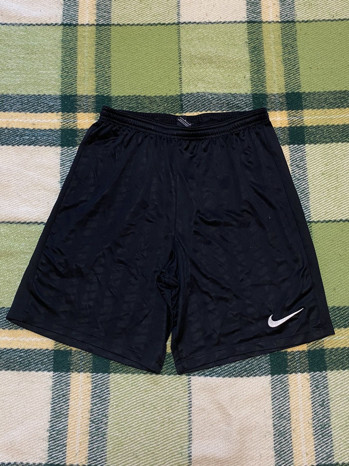 Nike Vintage Nike shorts streetwear swoosh casual y2k size L Size US 34 / EU 50 - 1 Thumbnail