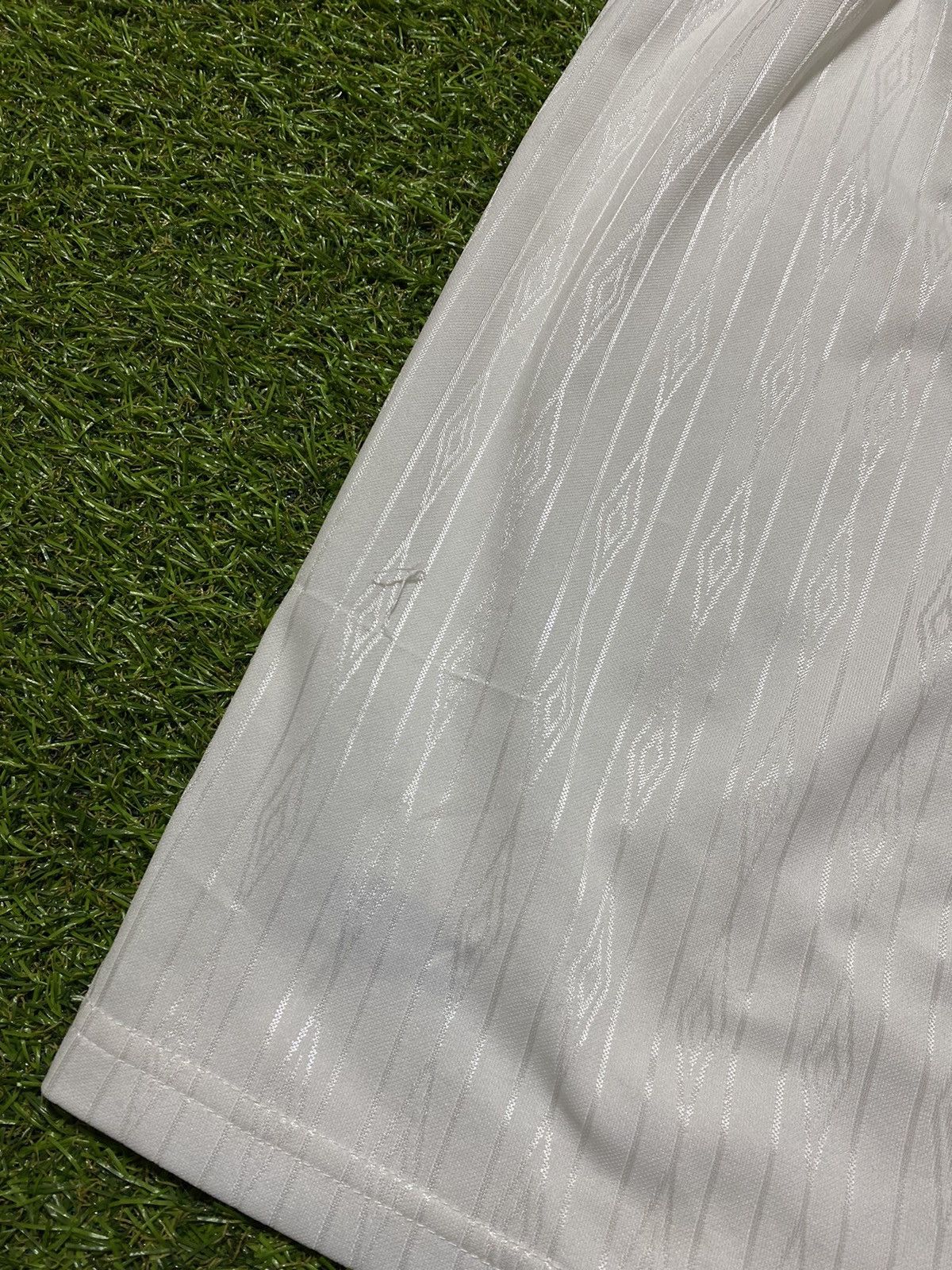 Umbro Vintage 90s Umbro shorts streetwear monogrammed size XL Size US 36 / EU 52 - 4 Thumbnail