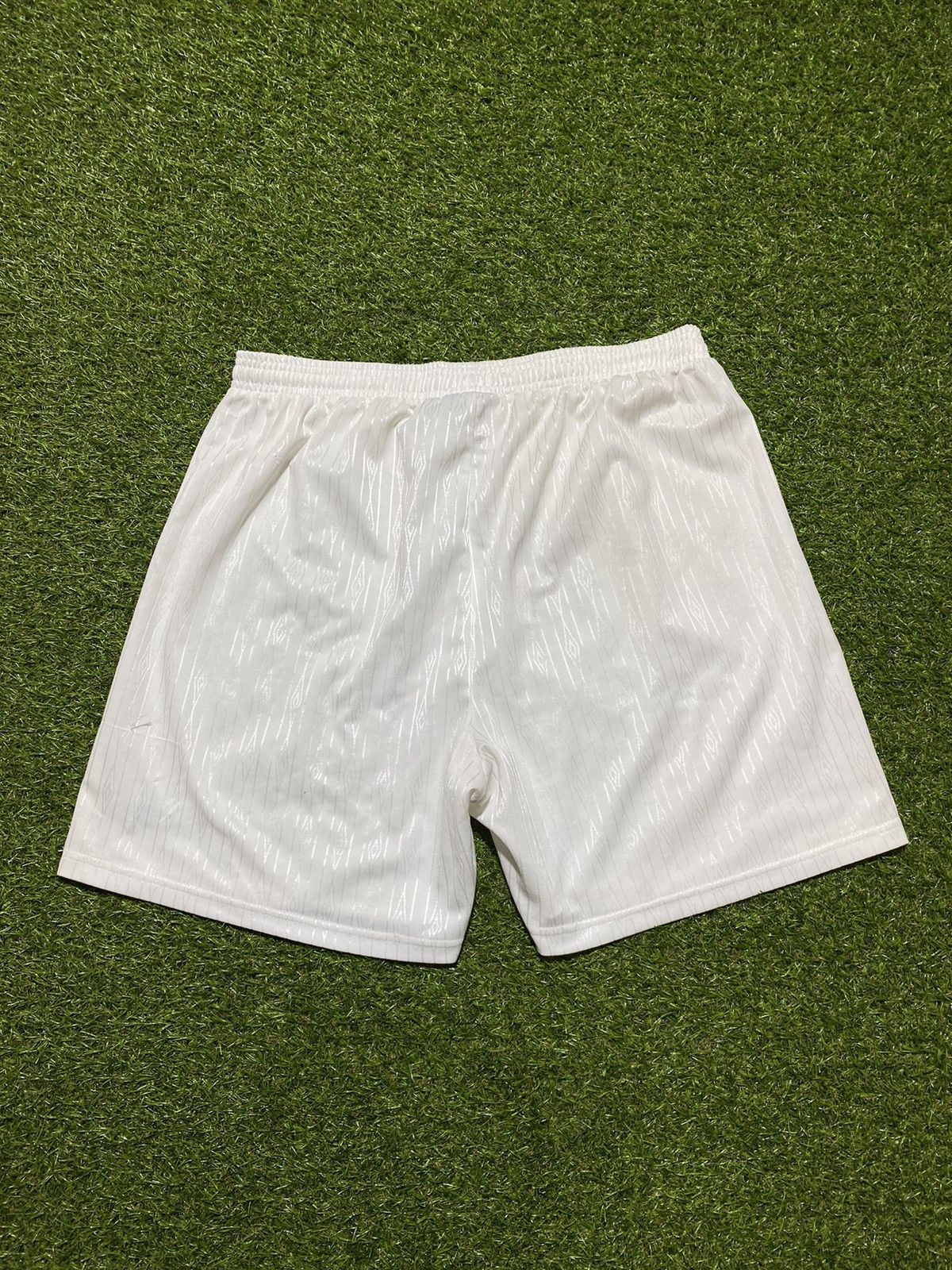 Umbro Vintage 90s Umbro shorts streetwear monogrammed size XL Size US 36 / EU 52 - 3 Thumbnail