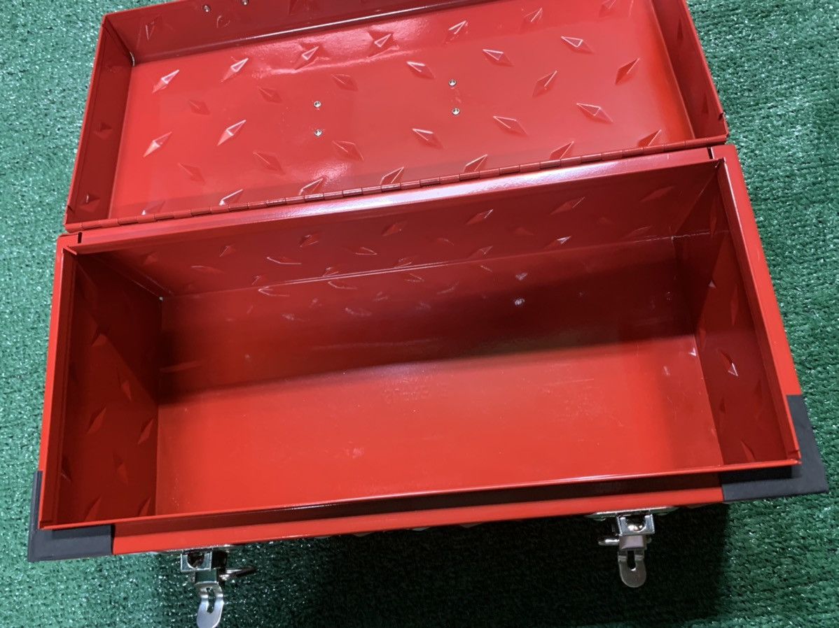 Supreme FW18 Diamond Plated Tool Box Red White Box Logo