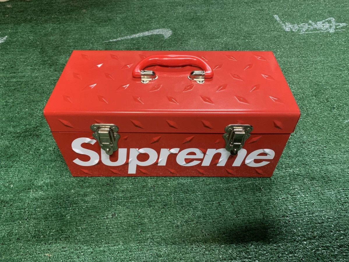 Supreme FW18 Diamond Plated Tool Box Red White Box Logo
