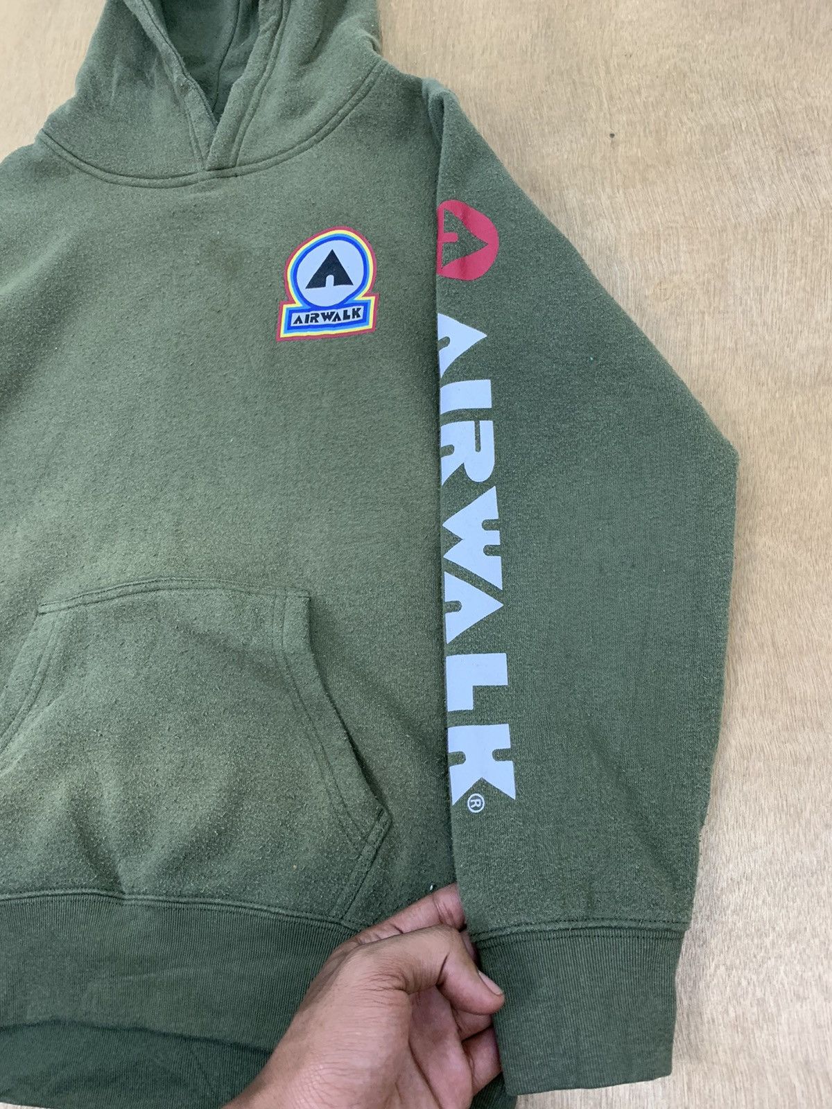 Airwalk × Japanese Brand AIRWALK Vintage 90s Skater Rainbow Chest Logo Hoodie Jacket Size US S / EU 44-46 / 1 - 9 Thumbnail