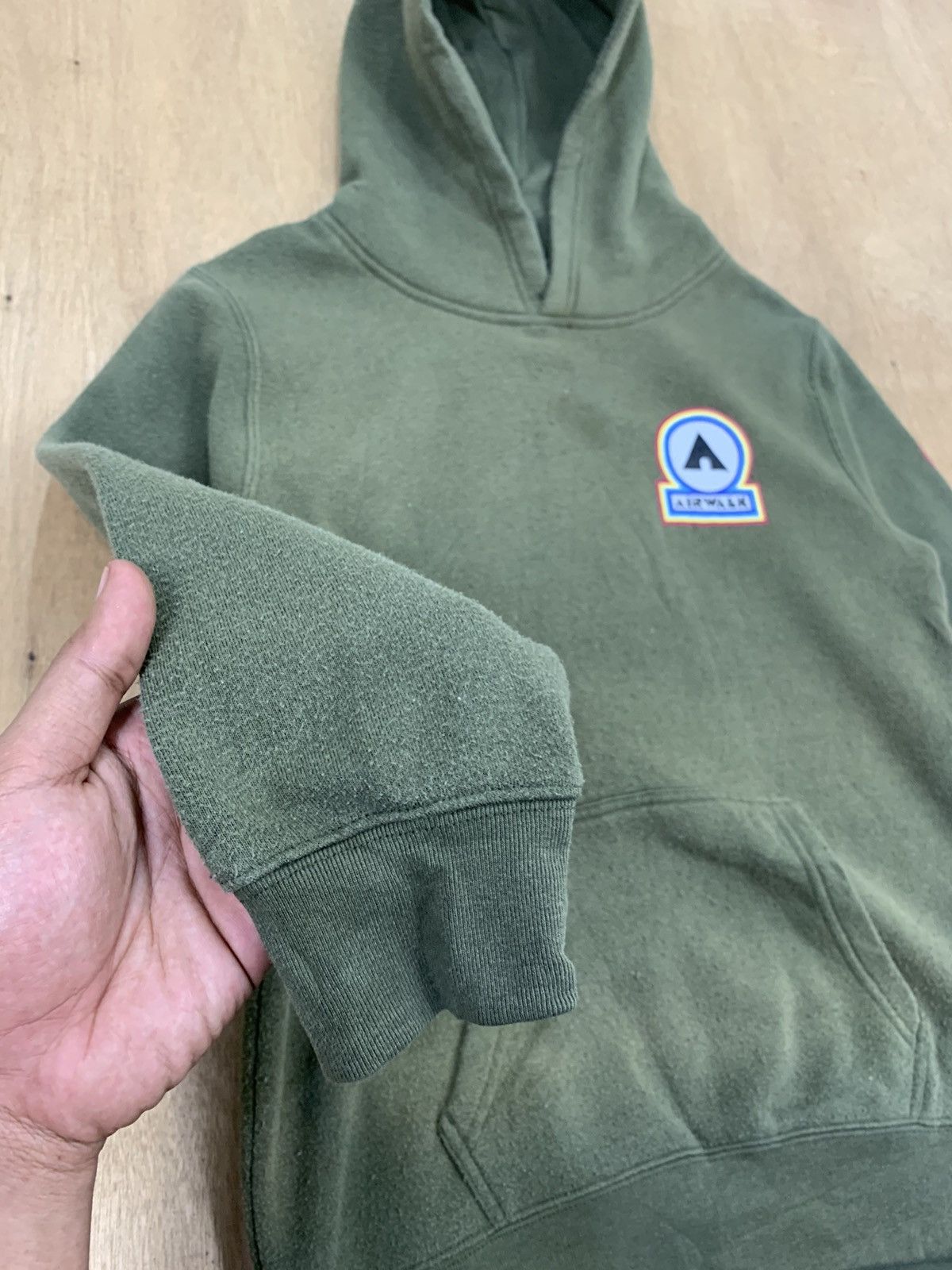 Airwalk × Japanese Brand AIRWALK Vintage 90s Skater Rainbow Chest Logo Hoodie Jacket Size US S / EU 44-46 / 1 - 8 Thumbnail