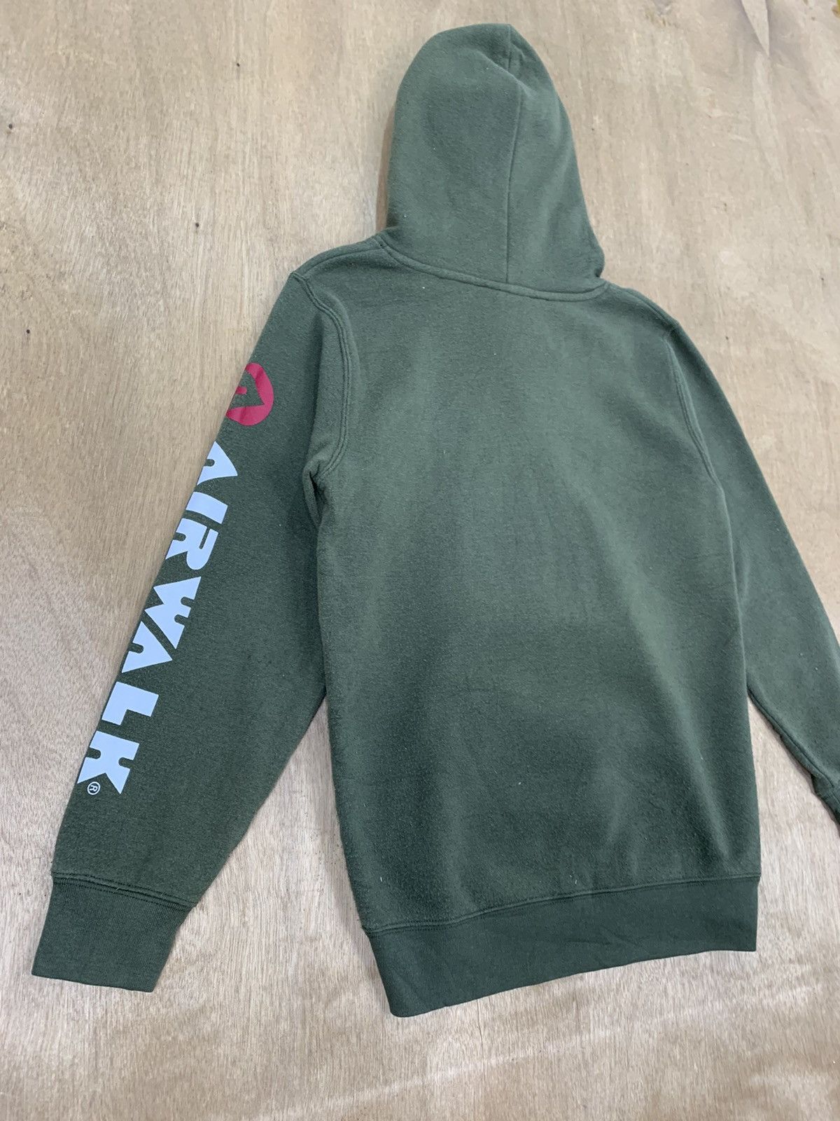 Airwalk × Japanese Brand AIRWALK Vintage 90s Skater Rainbow Chest Logo Hoodie Jacket Size US S / EU 44-46 / 1 - 12 Thumbnail