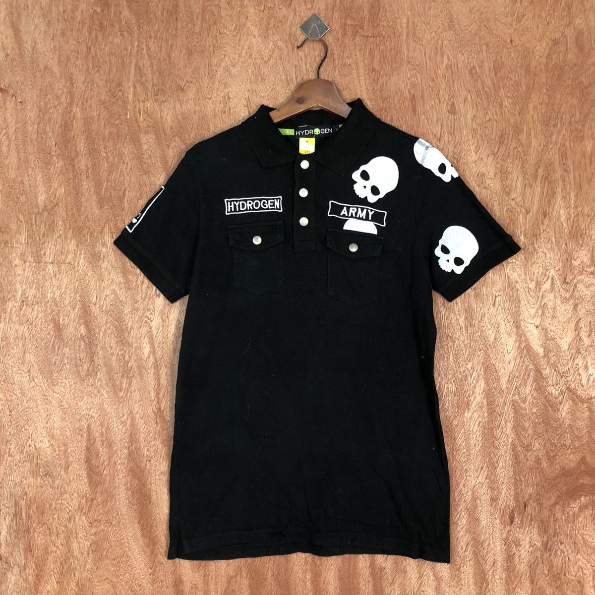 image of Hydrogen 1 x Skulls Hydrogen Skull Black Tshirt 1716, Men's (Size Small)