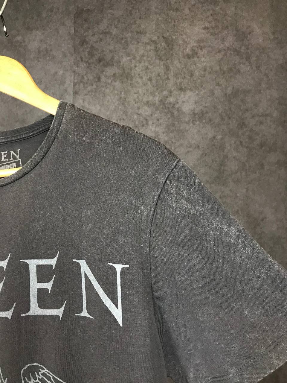 Band Tees Queen vintage rock band tee Size US S / EU 44-46 / 1 - 8 Thumbnail