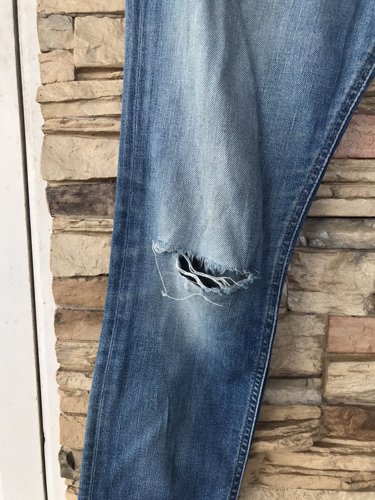 Tommy Hilfiger Vintage Hilfiger Denim Distressed Jeans Size US 32 / EU 48 - 7 Thumbnail