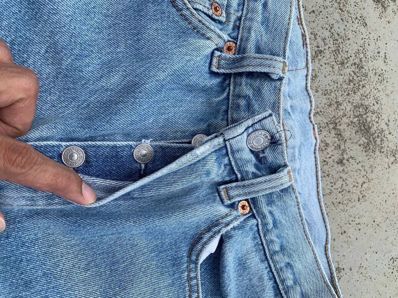 Levi's Levis 501 Button Fly Light Washed Distressed Vintage Jeans Size US 26 / EU 42 - 11 Thumbnail