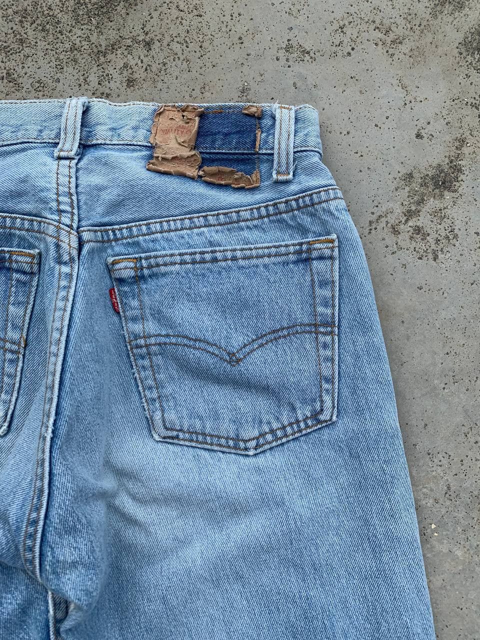 Levi's Levis 501 Button Fly Light Washed Distressed Vintage Jeans Size US 26 / EU 42 - 12 Thumbnail