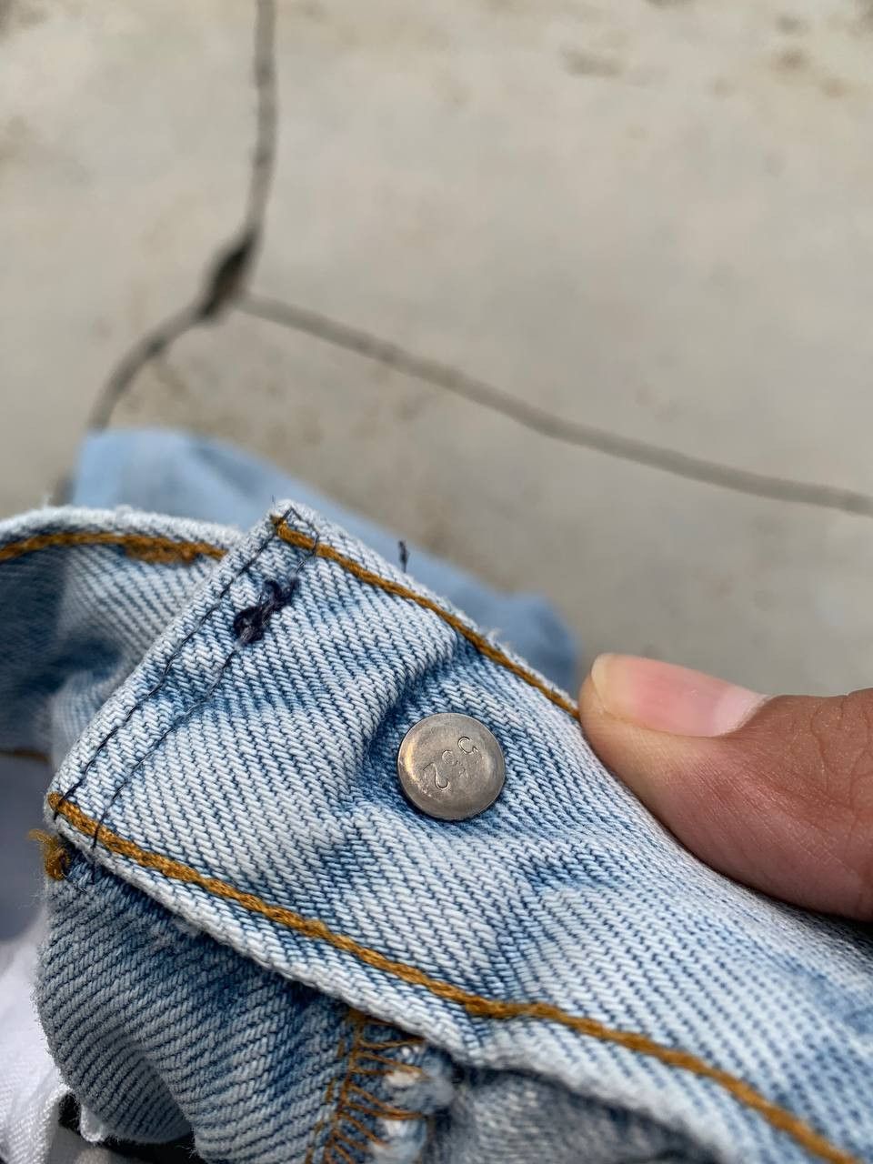 Levi's Levis 501 Button Fly Light Washed Distressed Vintage Jeans Size US 26 / EU 42 - 16 Thumbnail