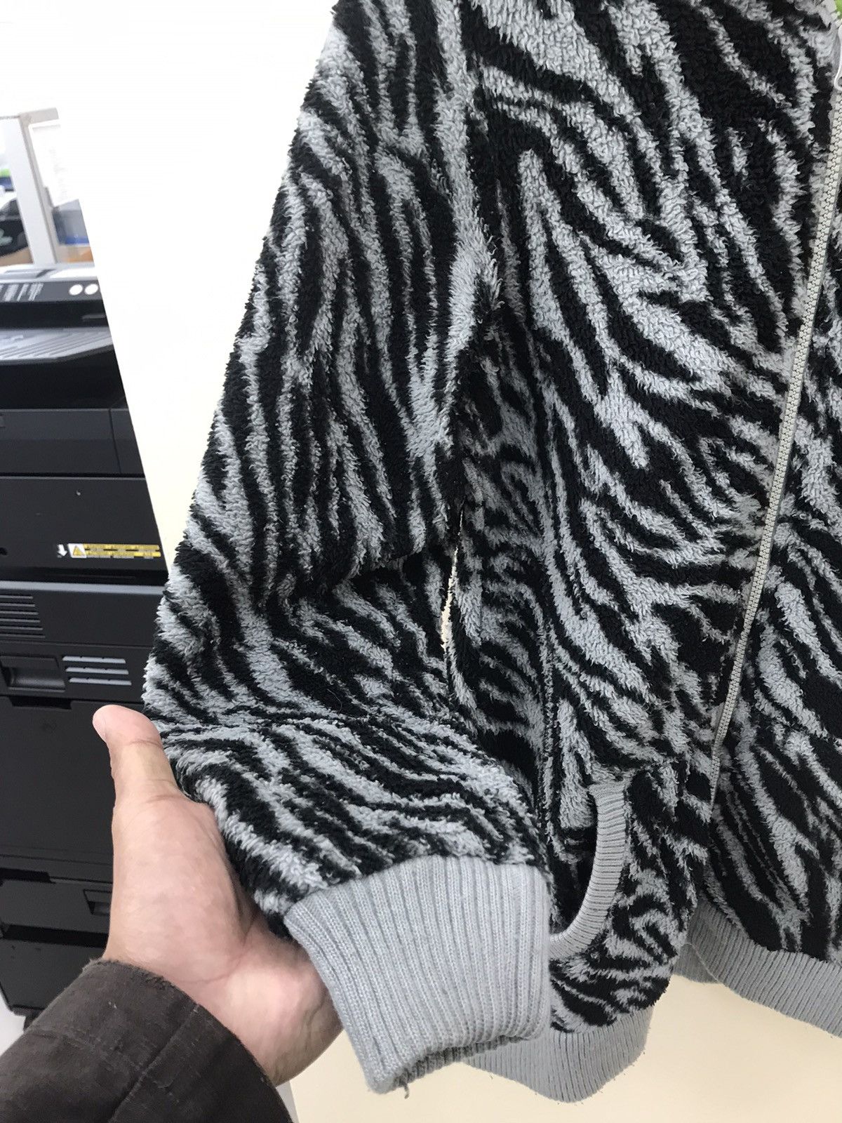 Japanese Brand 🔥 Zebra Print Fuzzy Hoodie Jacket – Size M 🔥 Size US M / EU 48-50 / 2 - 14 Thumbnail