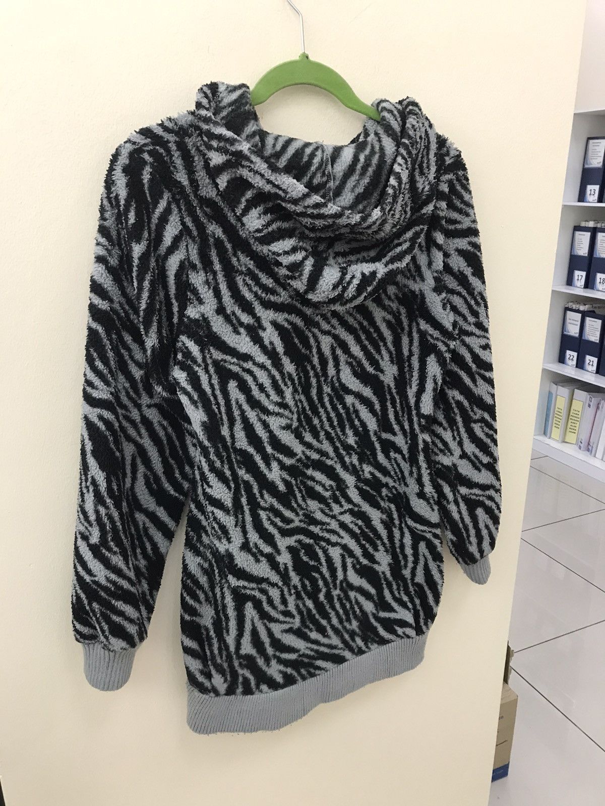 Japanese Brand 🔥 Zebra Print Fuzzy Hoodie Jacket – Size M 🔥 Size US M / EU 48-50 / 2 - 20 Thumbnail