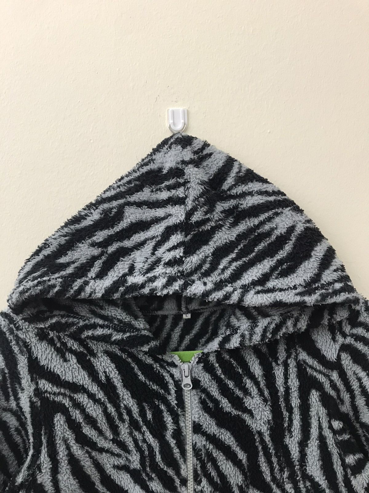 Japanese Brand 🔥 Zebra Print Fuzzy Hoodie Jacket – Size M 🔥 Size US M / EU 48-50 / 2 - 6 Thumbnail