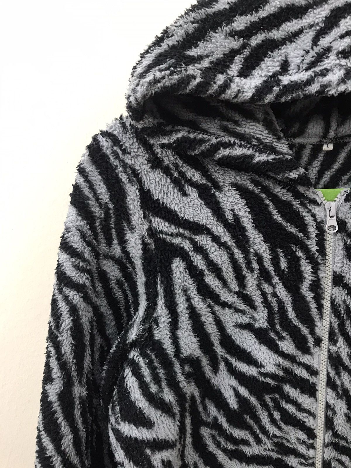 Japanese Brand 🔥 Zebra Print Fuzzy Hoodie Jacket – Size M 🔥 Size US M / EU 48-50 / 2 - 8 Thumbnail