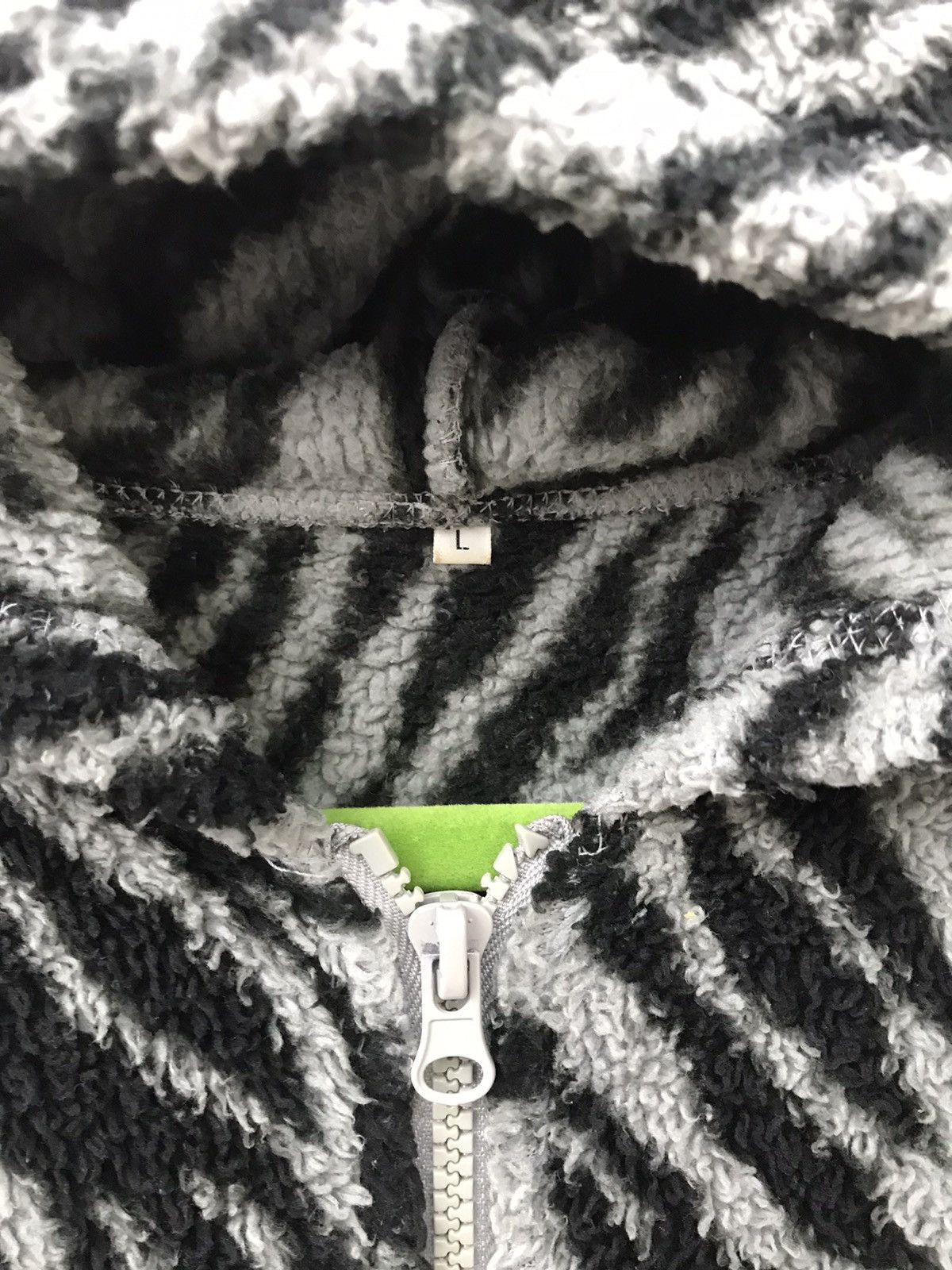 Japanese Brand 🔥 Zebra Print Fuzzy Hoodie Jacket – Size M 🔥 Size US M / EU 48-50 / 2 - 7 Thumbnail