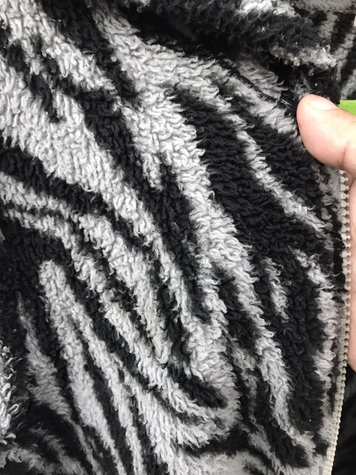 Japanese Brand 🔥 Zebra Print Fuzzy Hoodie Jacket – Size M 🔥 Size US M / EU 48-50 / 2 - 16 Thumbnail